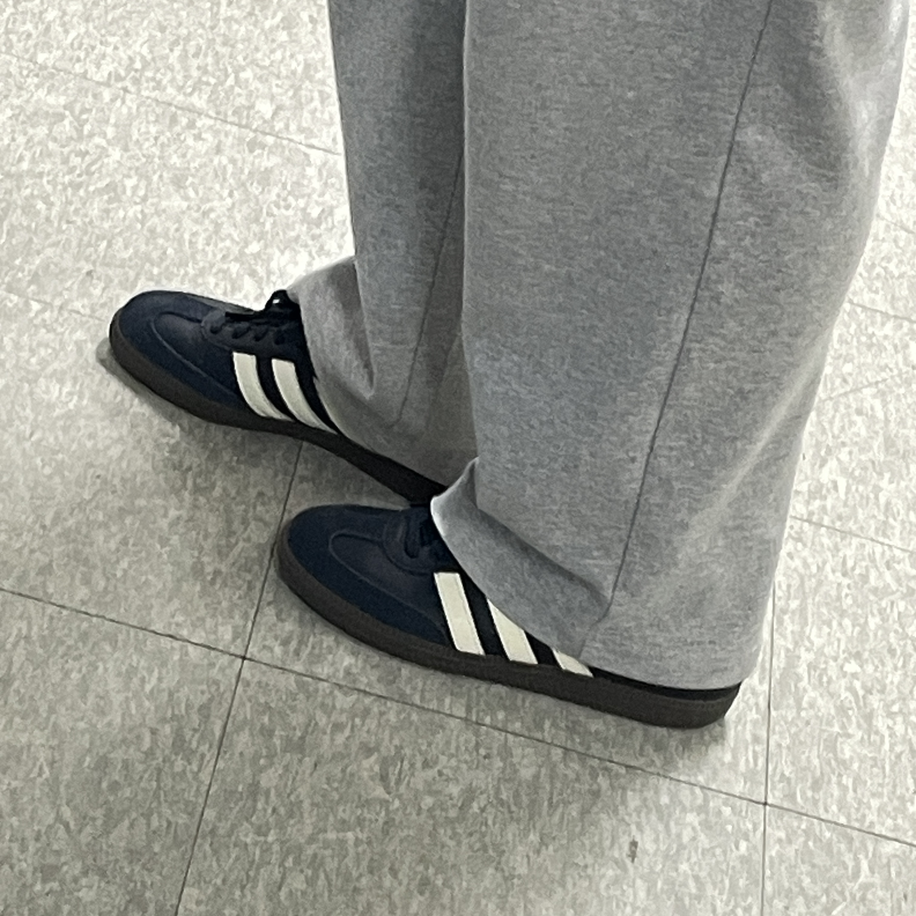 Adidas Samba OG Night Navy Cream White 착용 스타일 - 2
