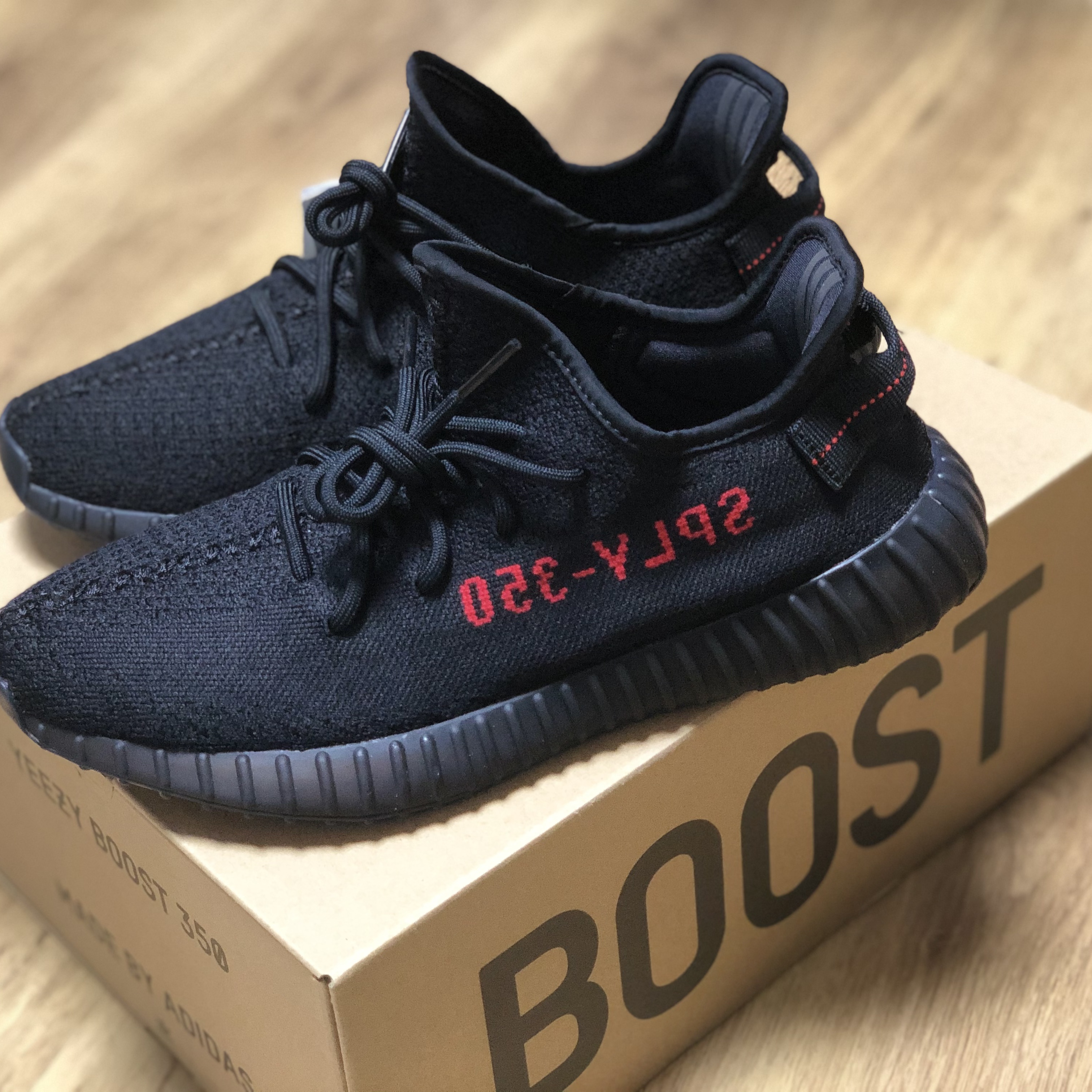 Adidas Yeezy Boost 350 V2 Black Red 2020 착용 스타일