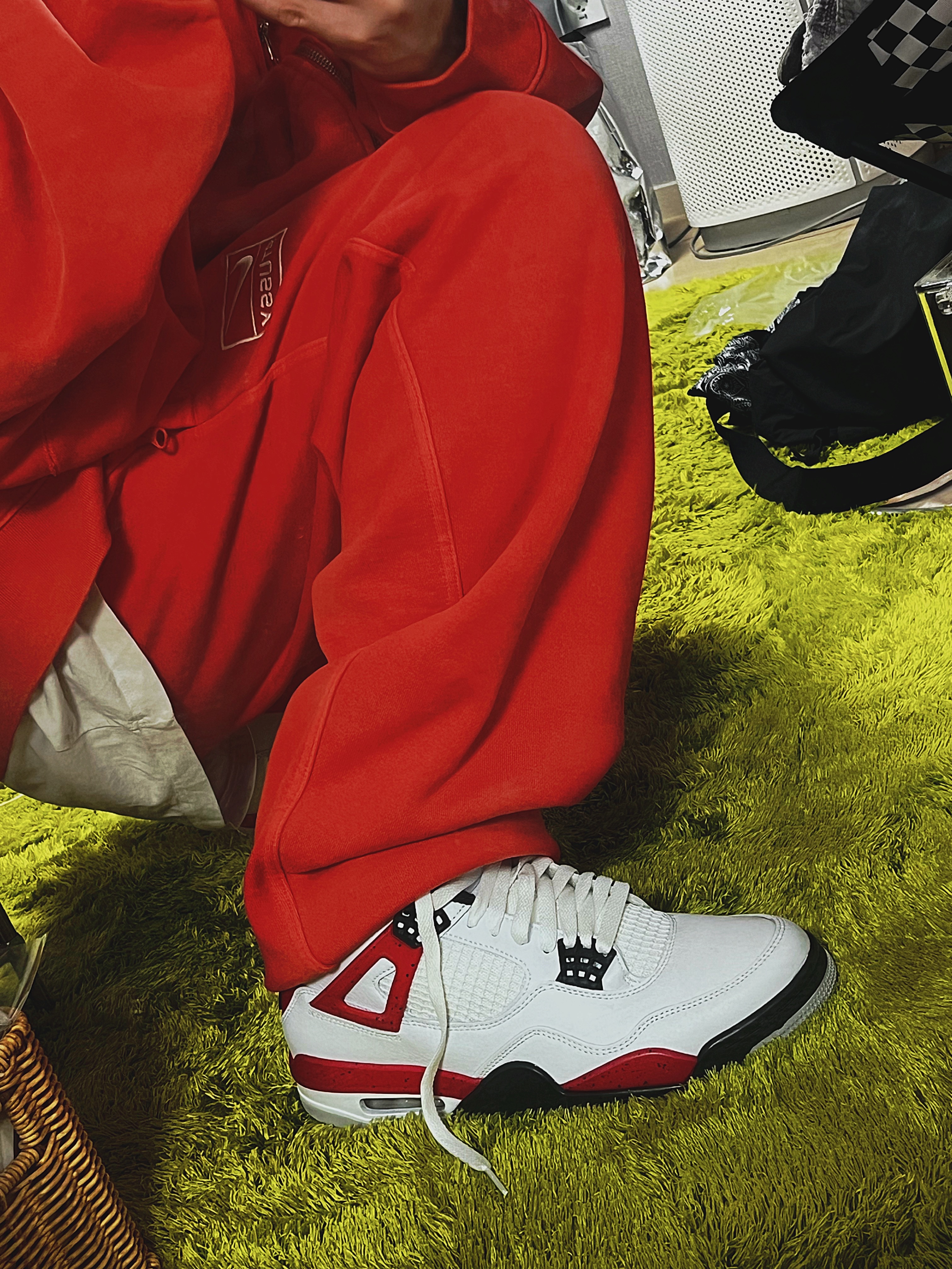 Nike x Stussy Full Zip Pigment Dyed Fleece Hoodie Habanero Red (FJ9161-642), Nike x Stussy Pigment Dyed Fleece Pants Habanero Red (FJ9157-642) 착용 스타일 - 5