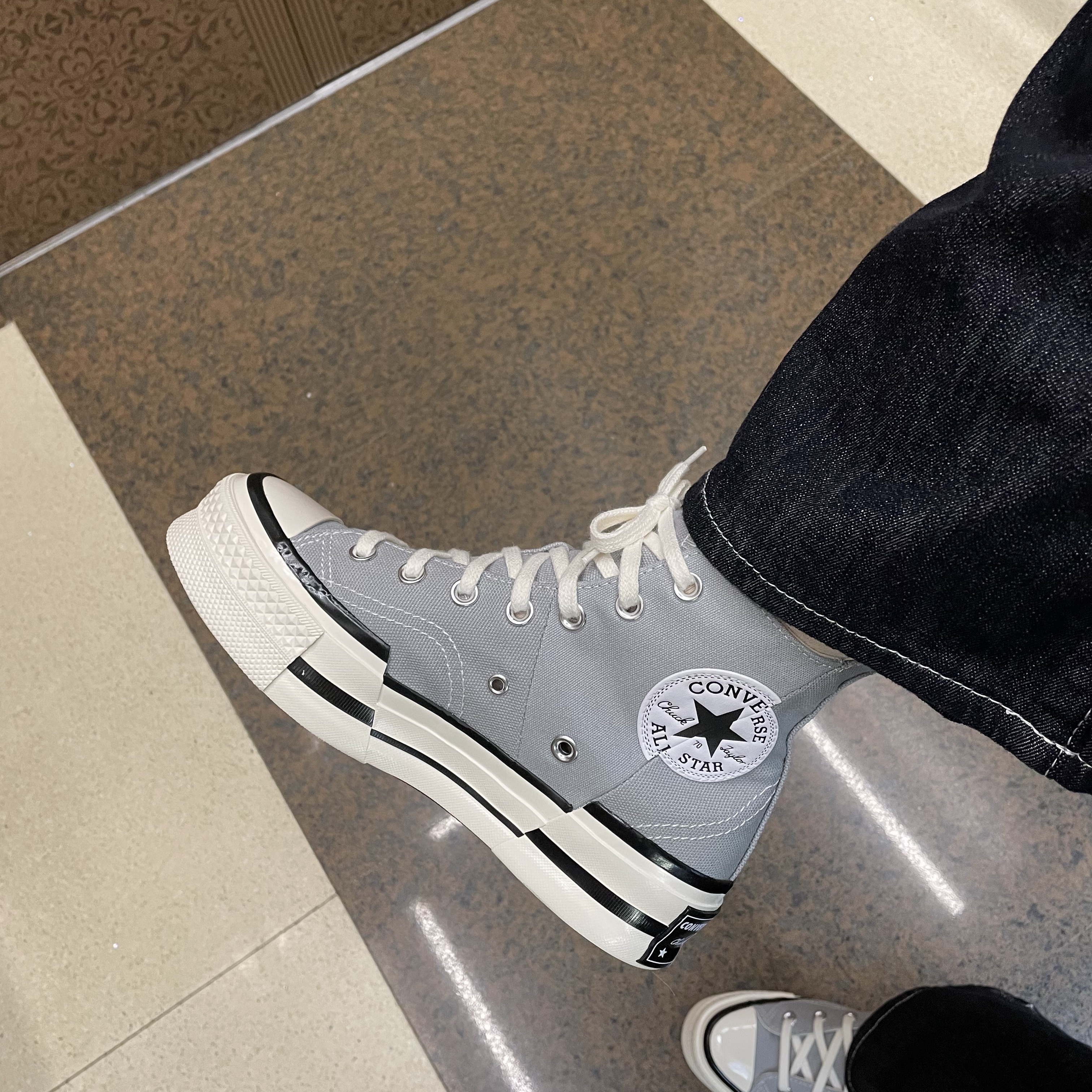 Converse Chuck 70 Plus Trance Form Ash Stone 착용 스타일