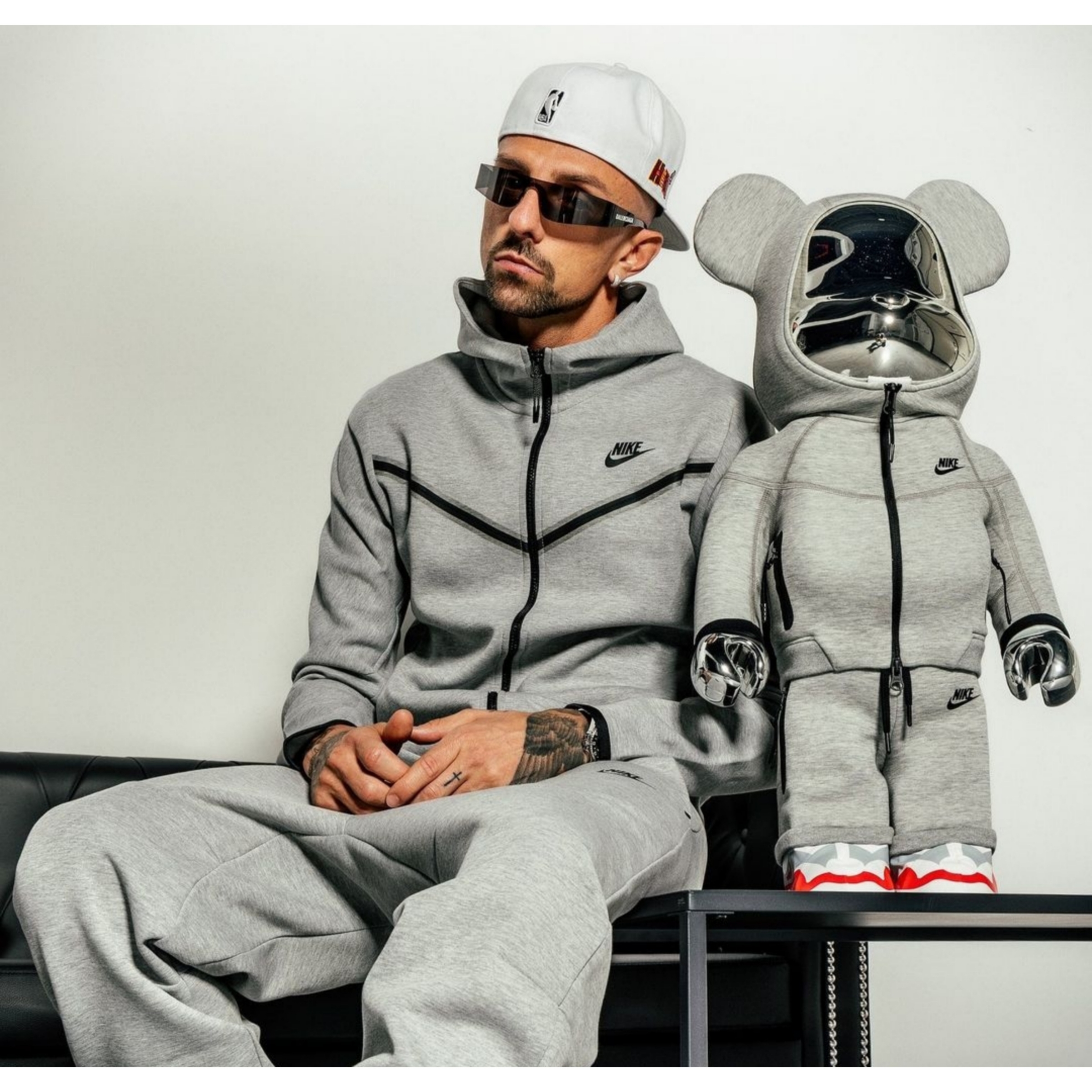 Bearbrick x Nike Tech Fleece N98 100% & 400& Set 착용 스타일 - 3