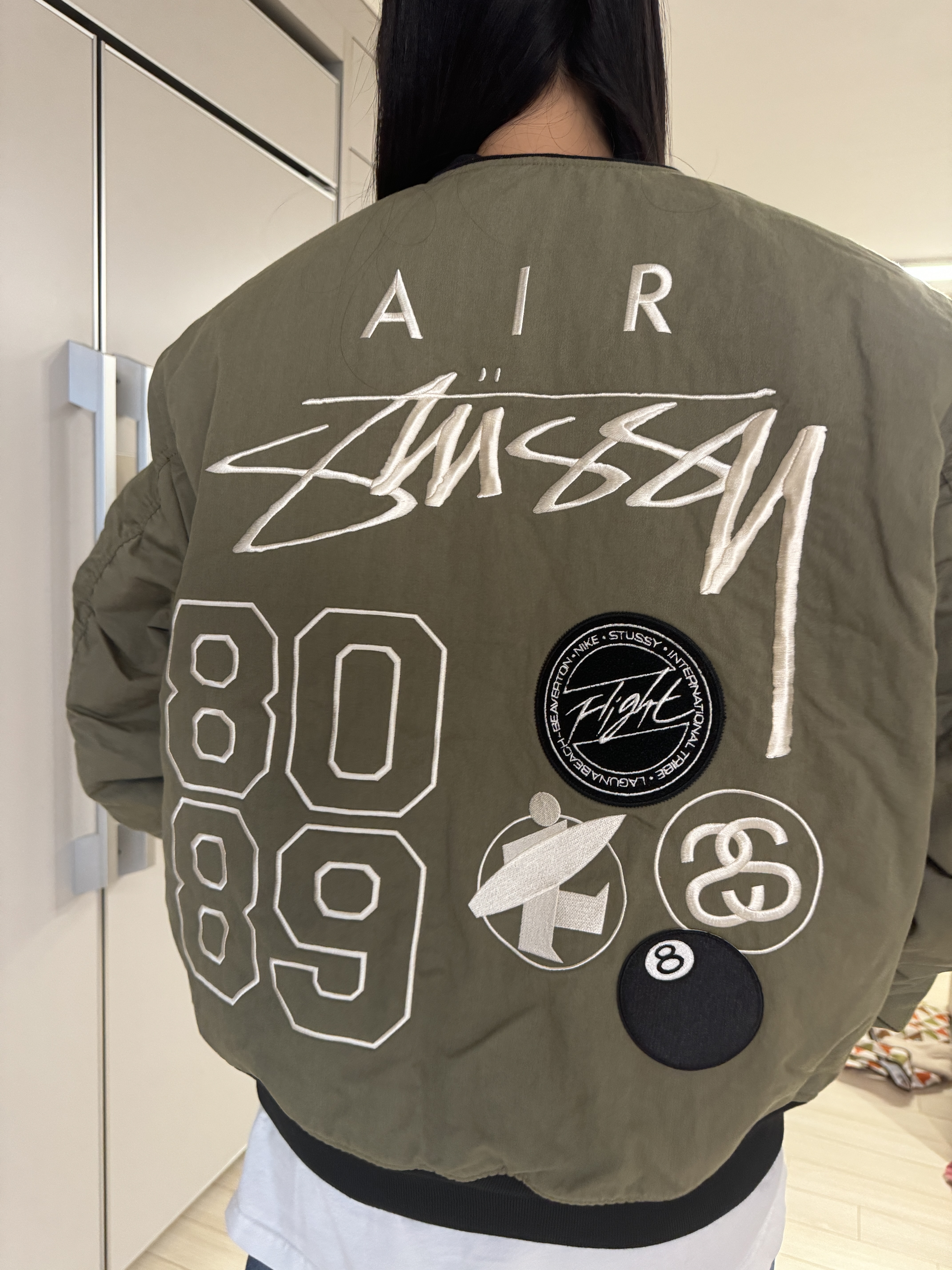 Nike x Stussy Reversible Jacket Medium Olive (FJ9153-222) 착용 스타일 - 2