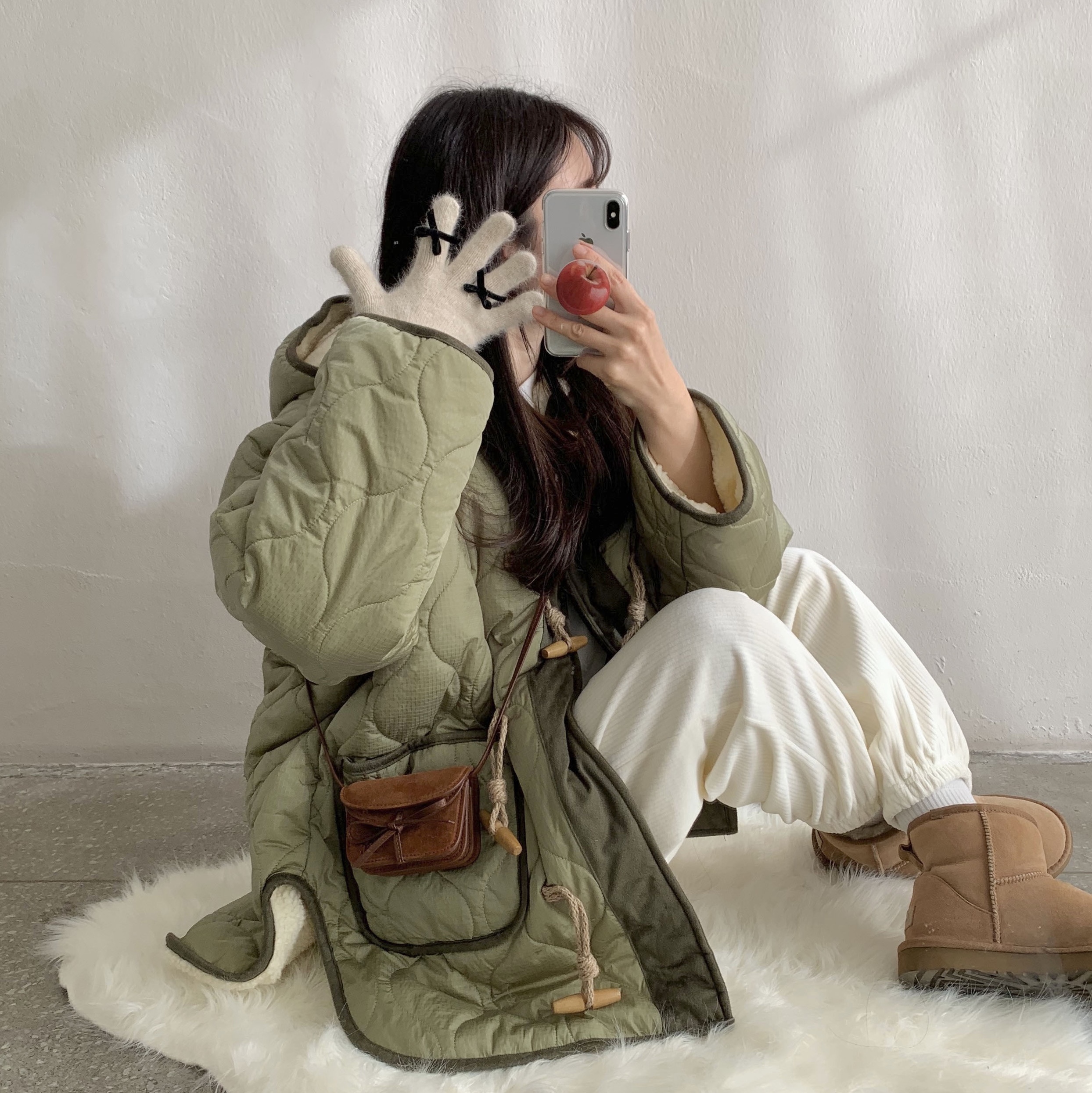 (W) UGG Classic Mini II Boots Chestnut 착용 스타일 - 1
