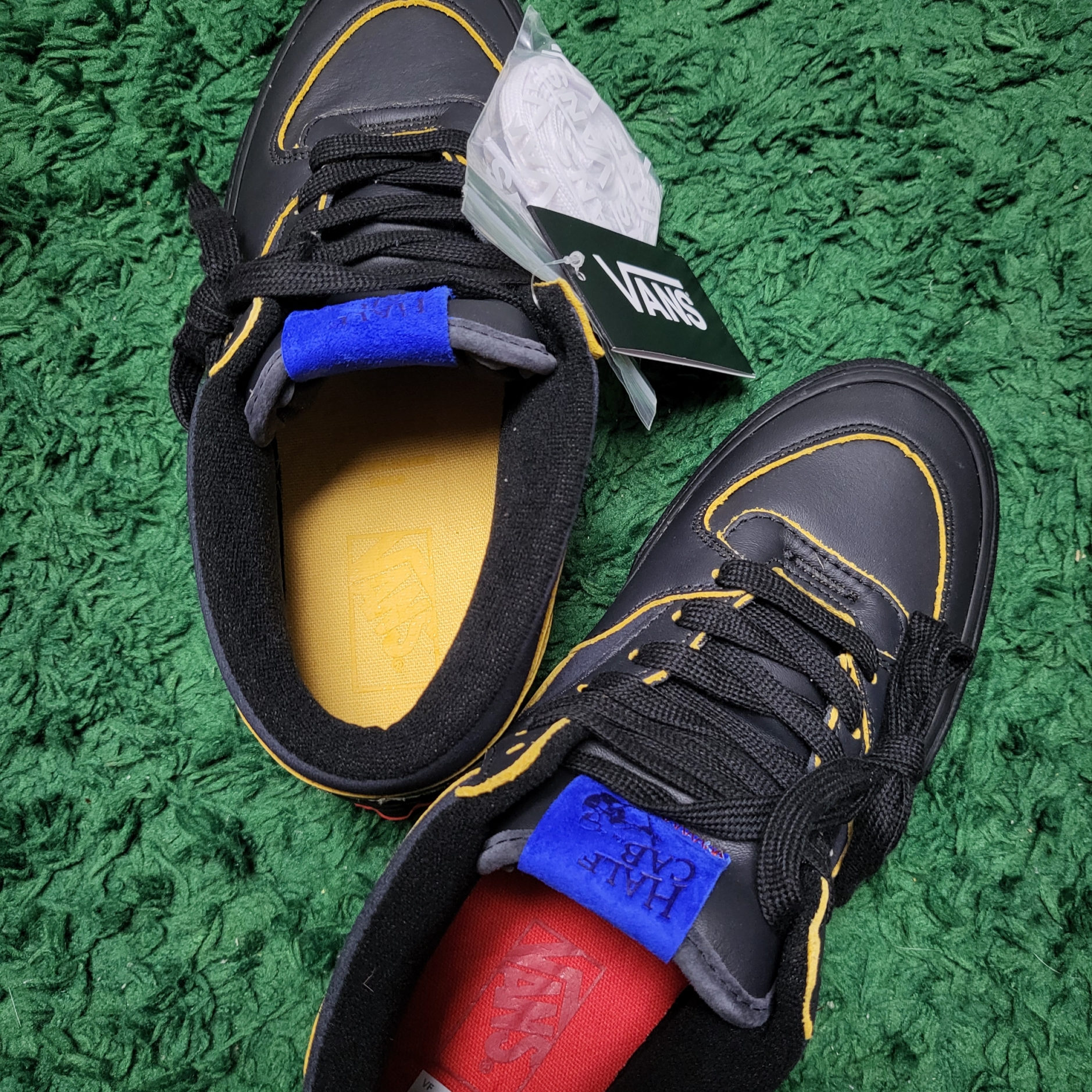 Vans x IAB Studio Half Cab Black Purple 착용 스타일 - 2