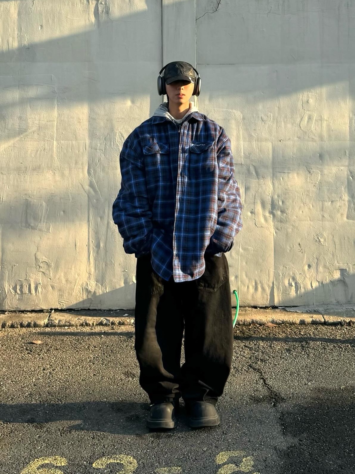 Project G/R Backward Denim Pants Black, Project G/R Reversible Padded Check Shirt Navy 착용 스타일 - 2