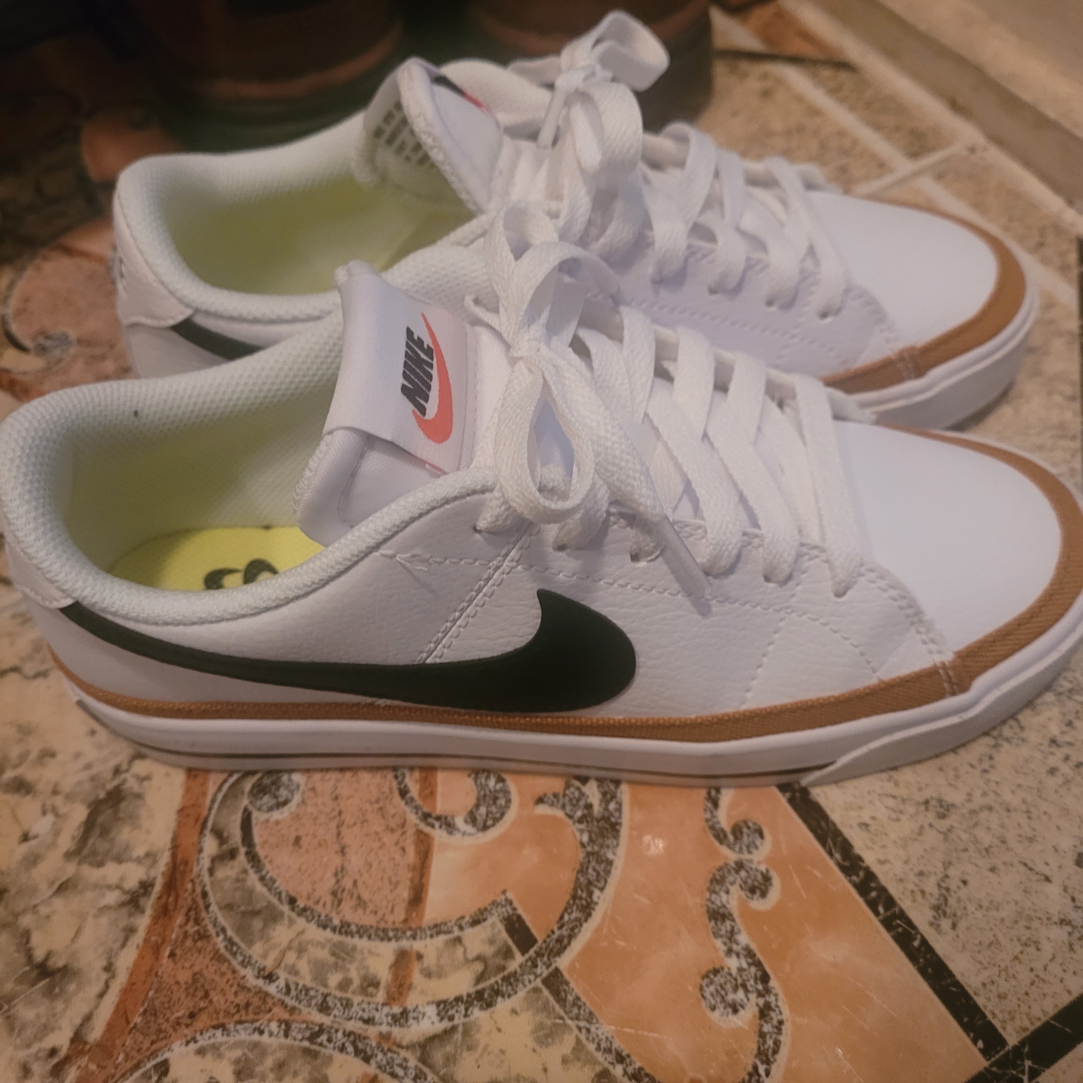 (W) Nike Court Legacy Next Nature White Desert Ochre 착용 스타일