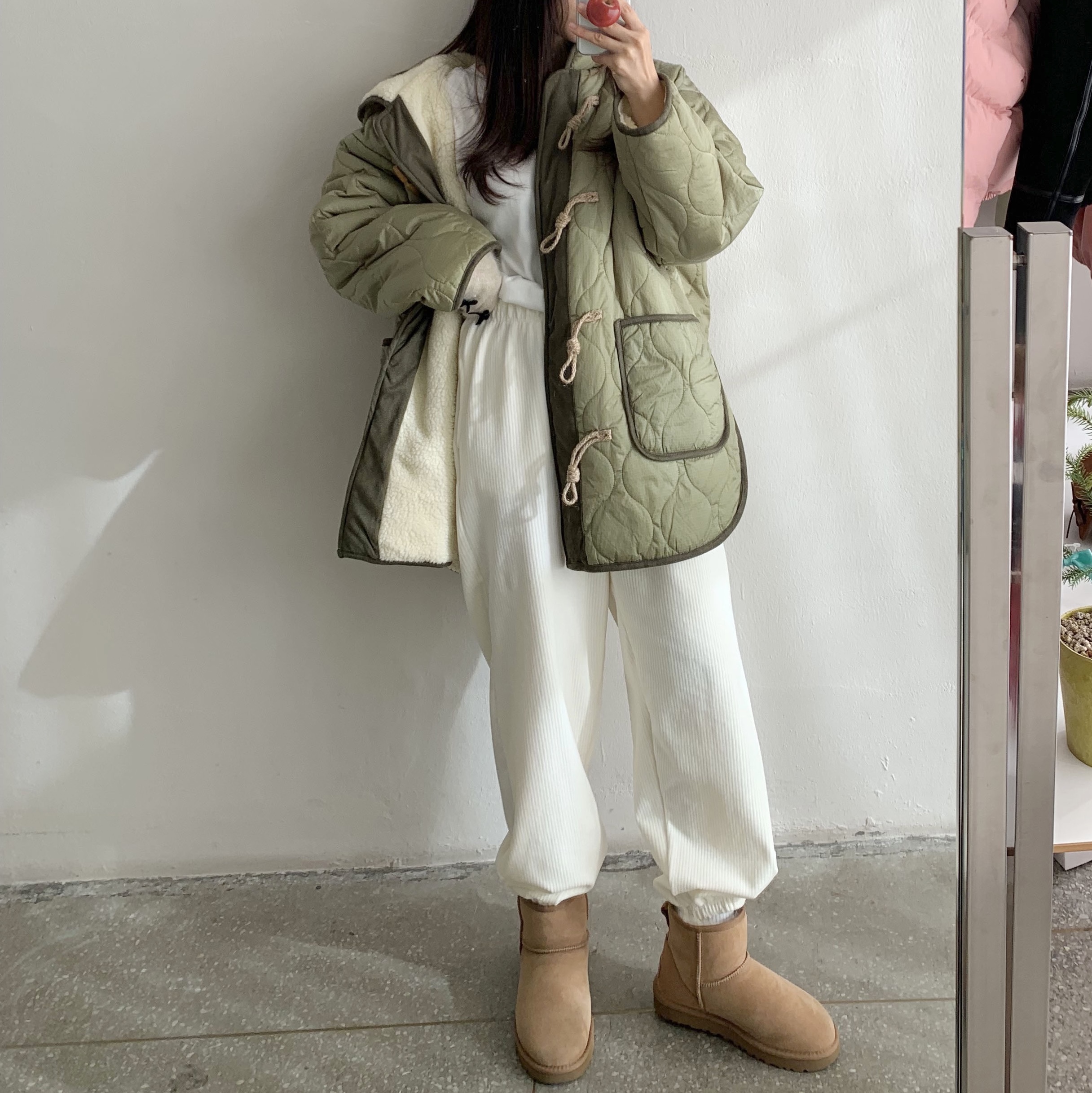 (W) UGG Classic Mini II Boots Chestnut 착용 스타일 - 2