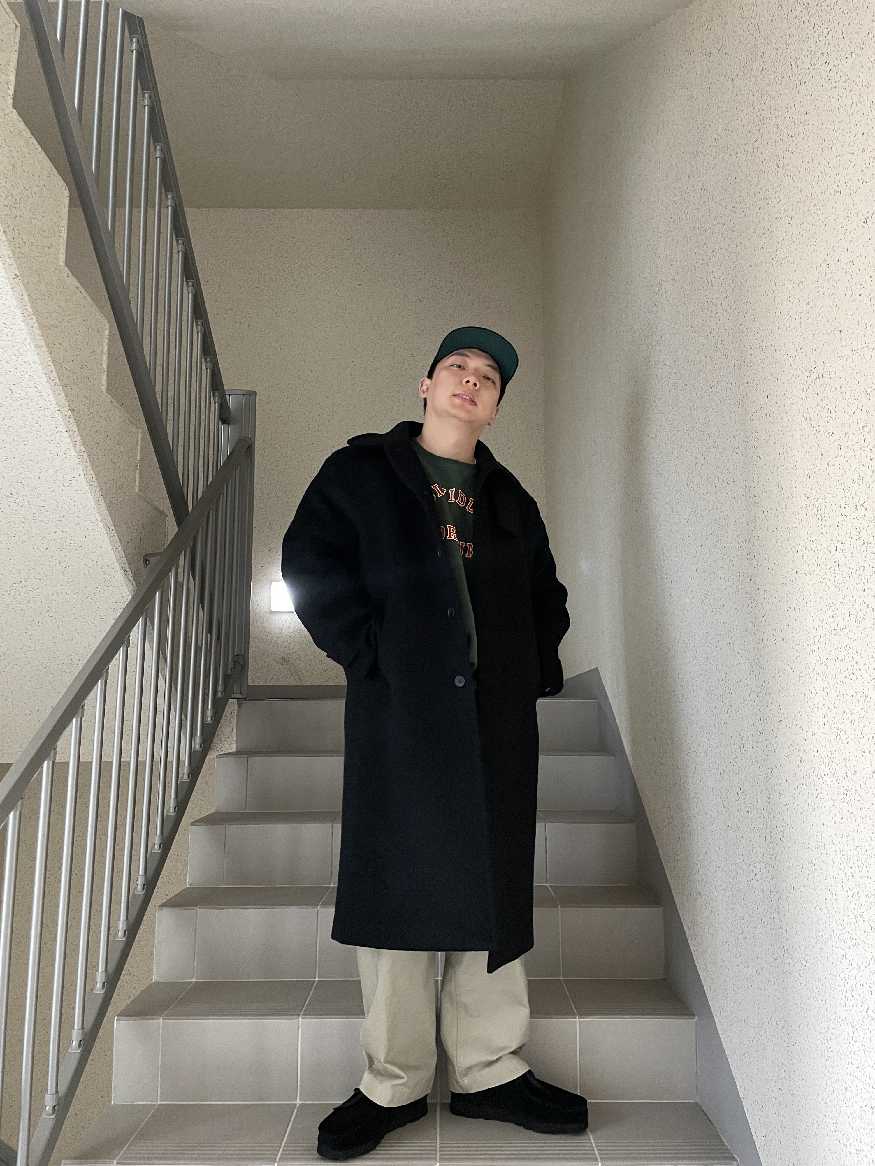 Clarks Wallabee Gore-Tex Black Suede 착용 스타일 - 3