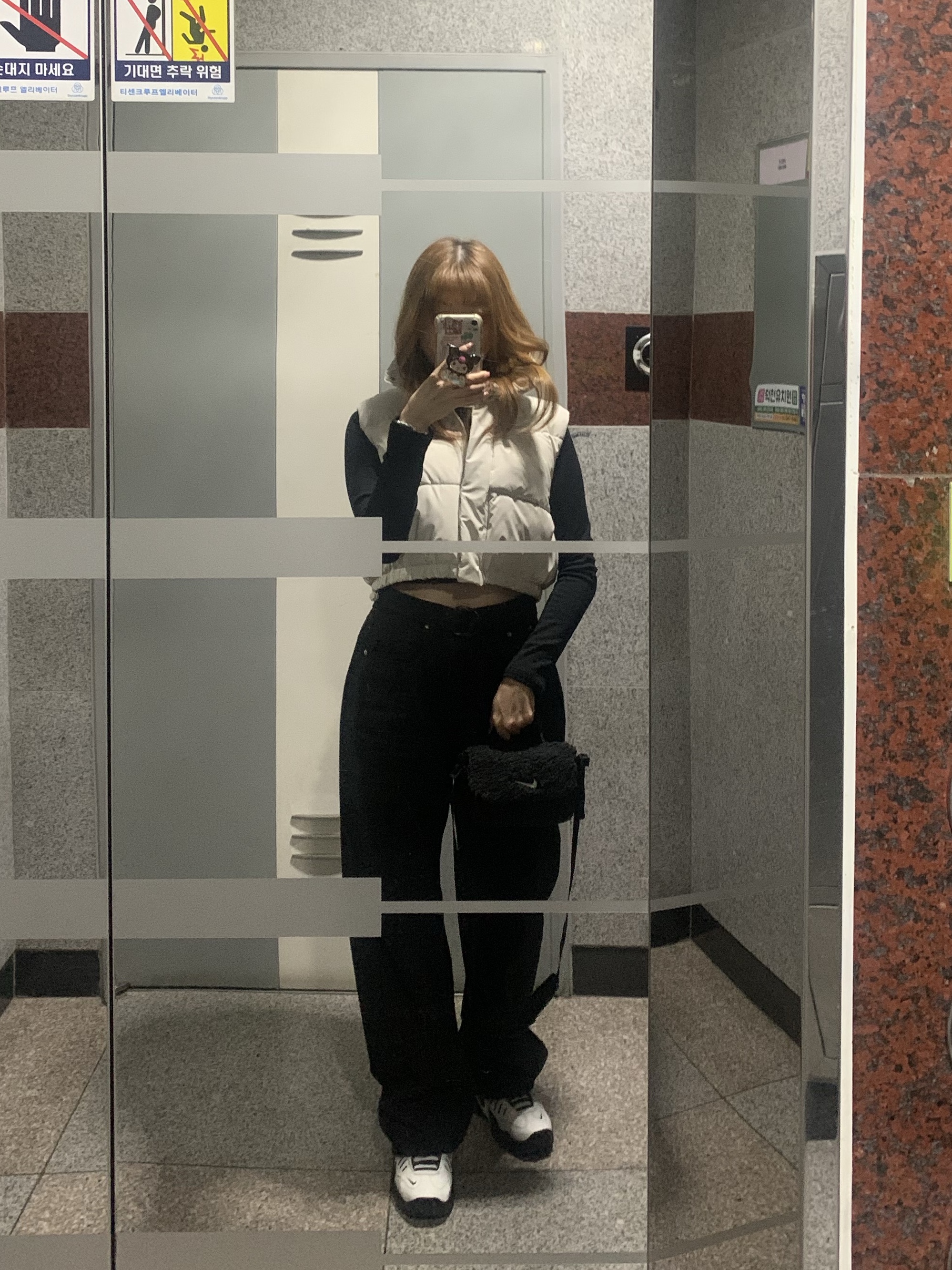 (W) Zara Rubberised Cropped Vest Light Grey, Nike x Ambush Air Adjust Force SP Summit White and Black 착용 스타일 - 1