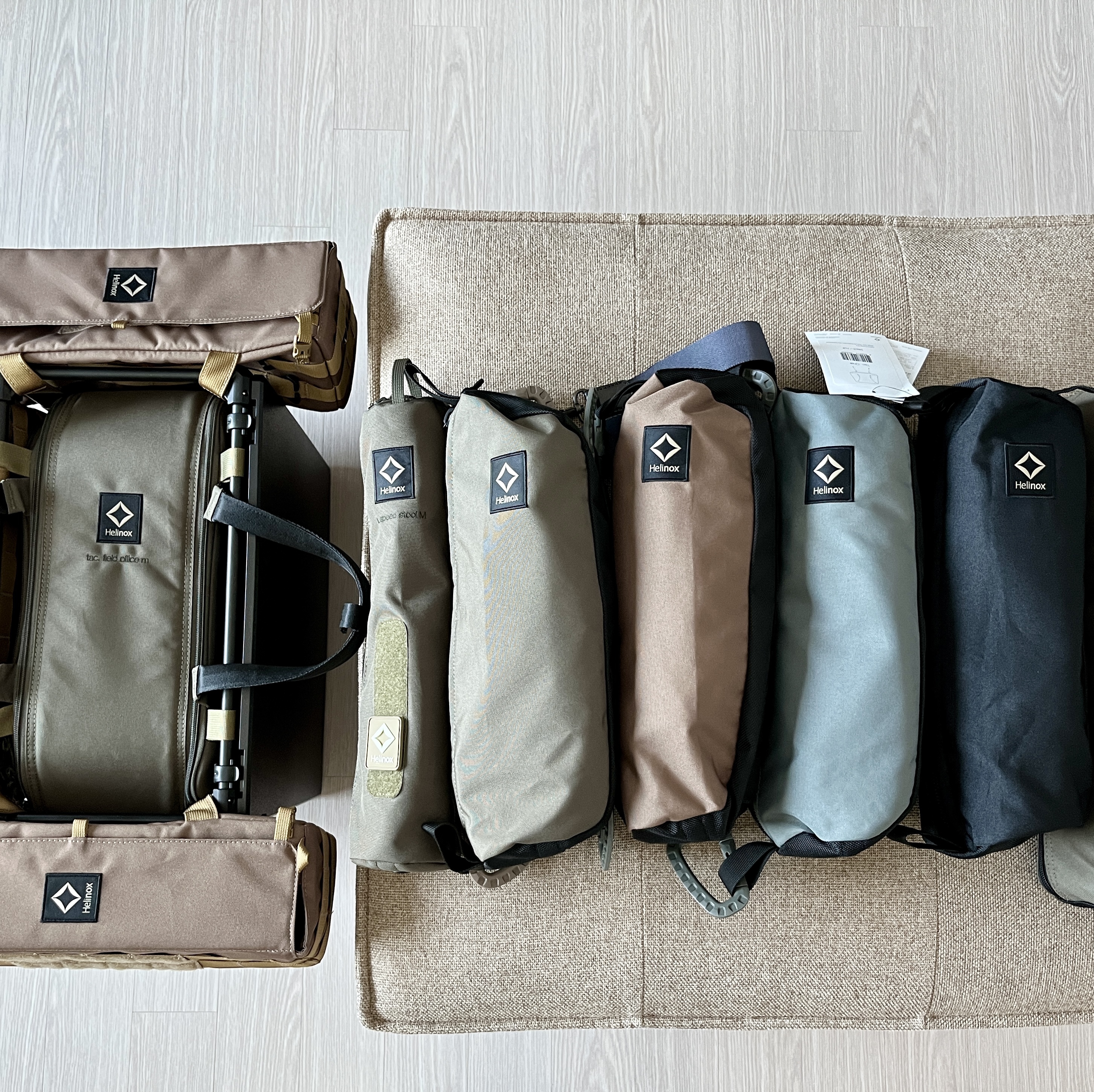 Helinox Tactical Chair Coyote Tan 착용 스타일