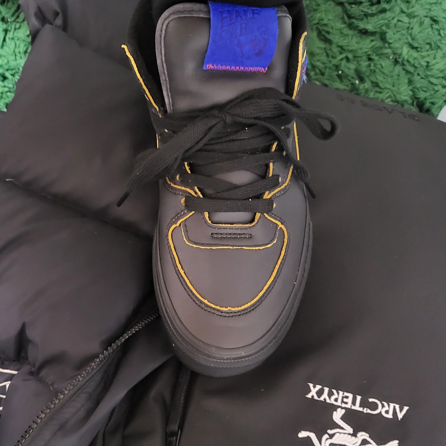 Vans x IAB Studio Half Cab Black Purple 착용 스타일 - 1
