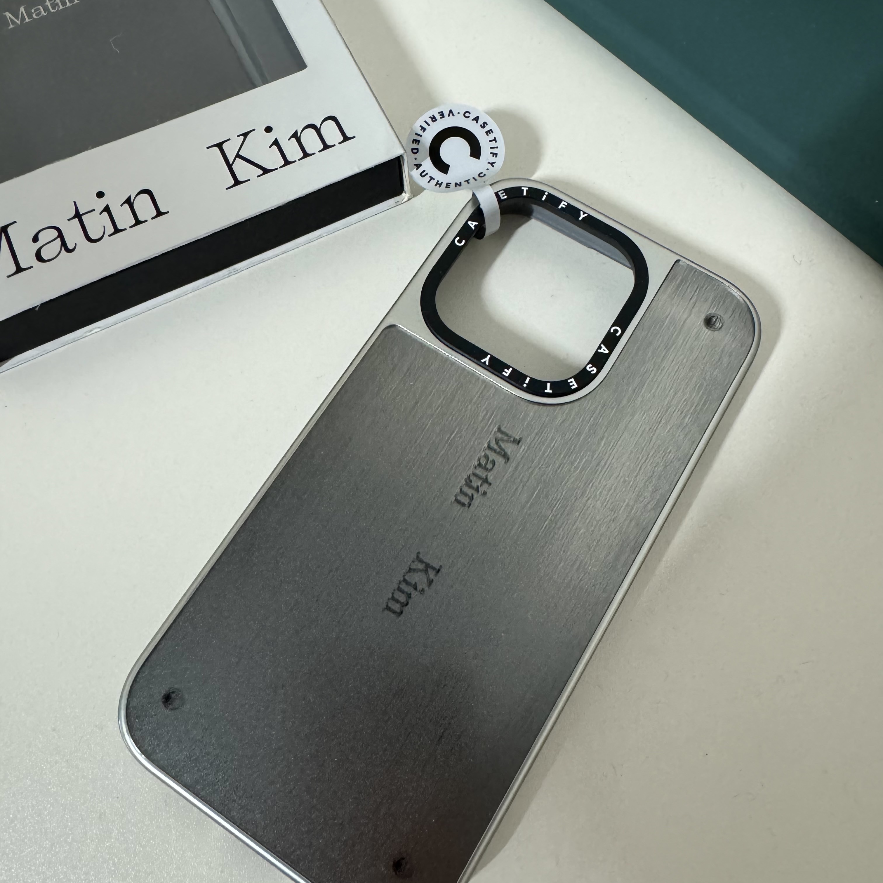 Casetify x Matin Kim iPhone Signature Magsafe Mirror Case Silver 착용 스타일