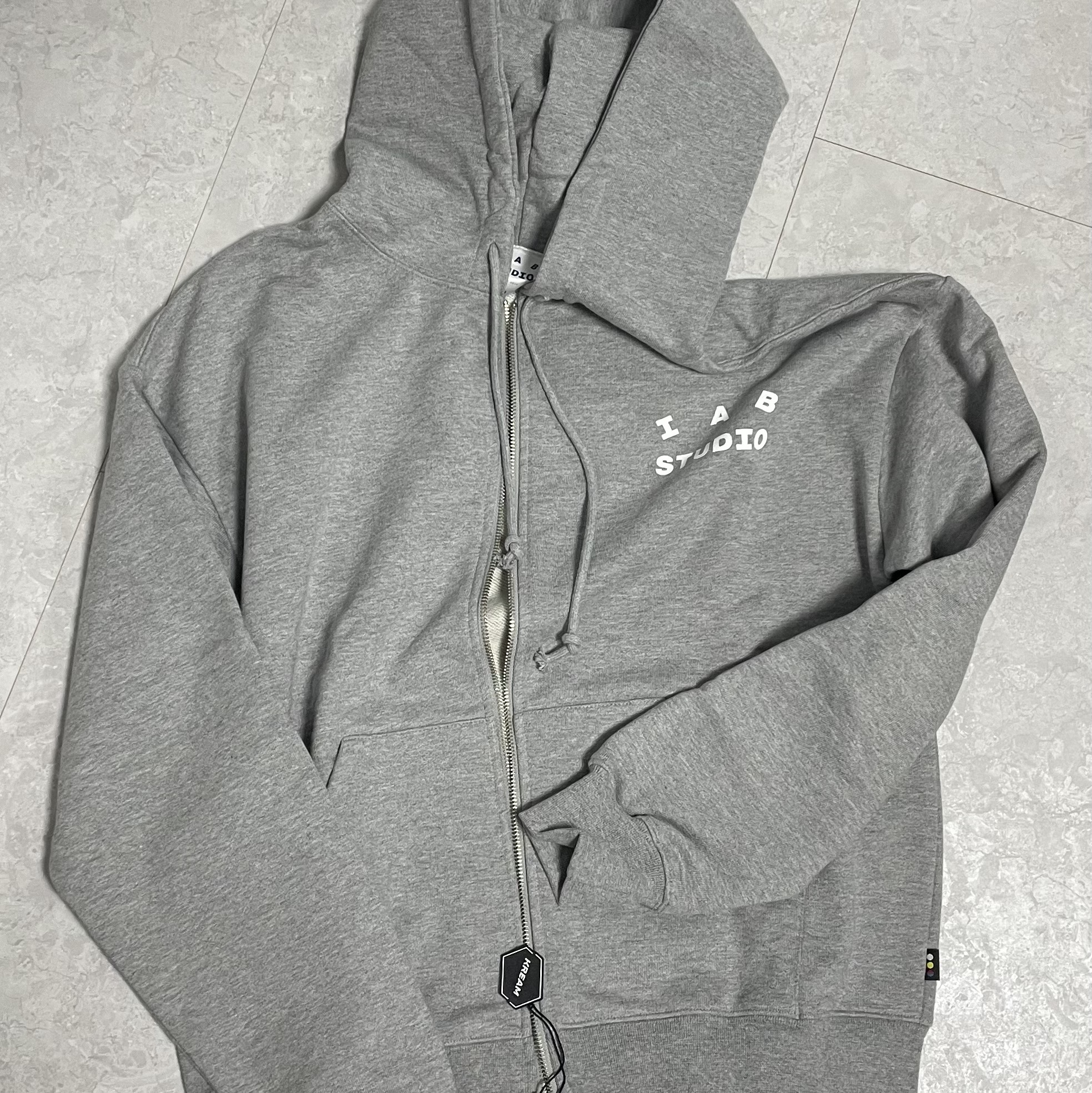 IAB Studio Zip-Up Hoodie Gray - 22FW 착용 스타일