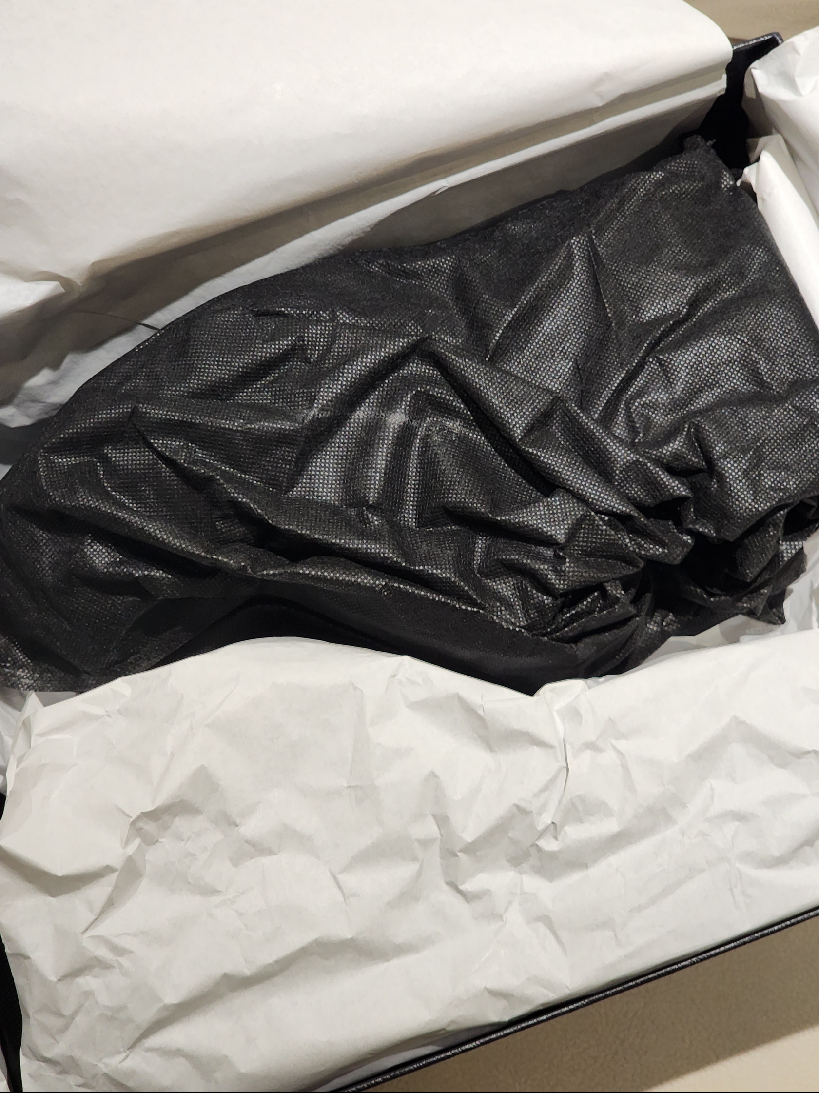 Prada Opaque Brushed Leather Lace-Up Shoes Black 착용 스타일 - 3