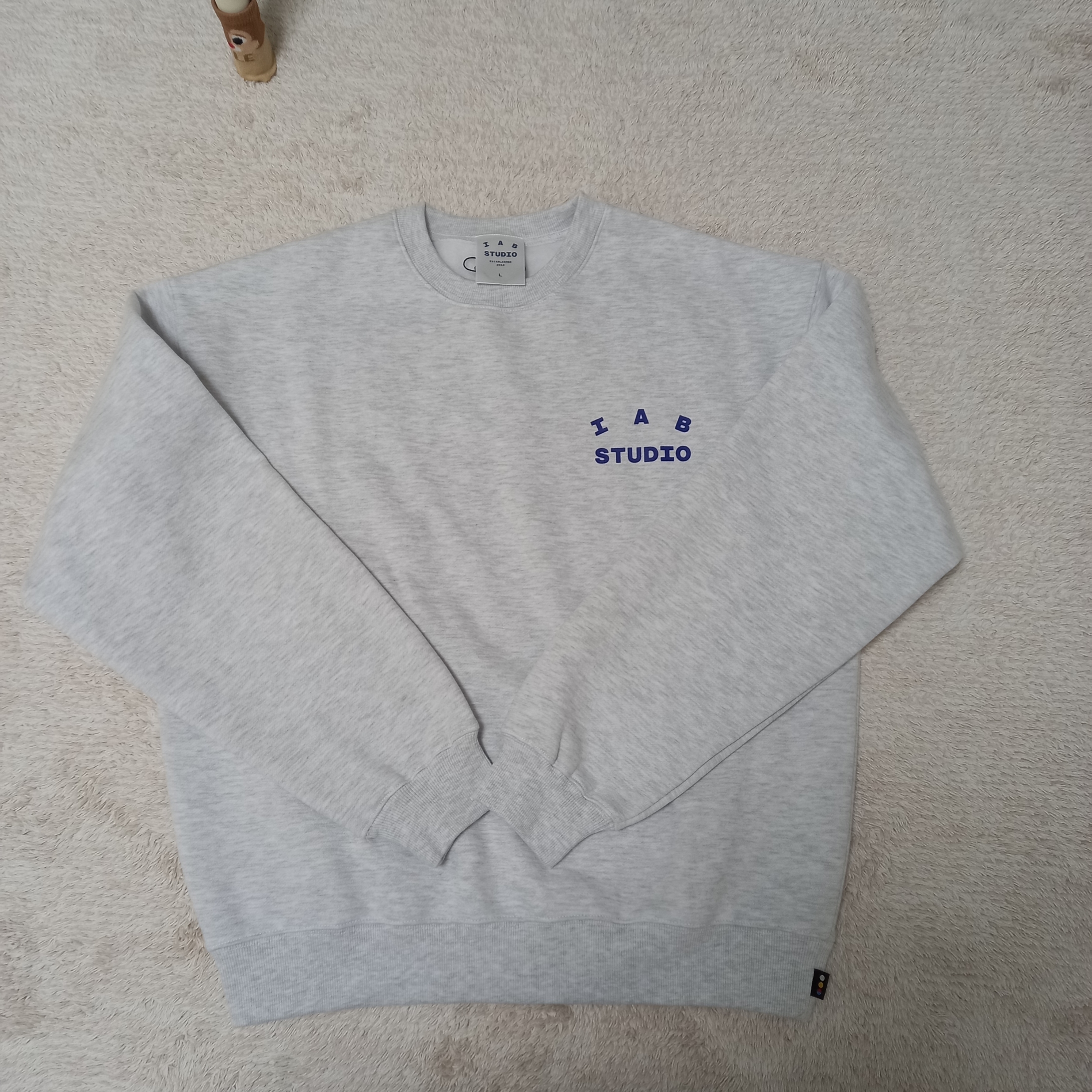 IAB Studio Sweatshirt Light Gray - 23FW 착용 스타일 - 1