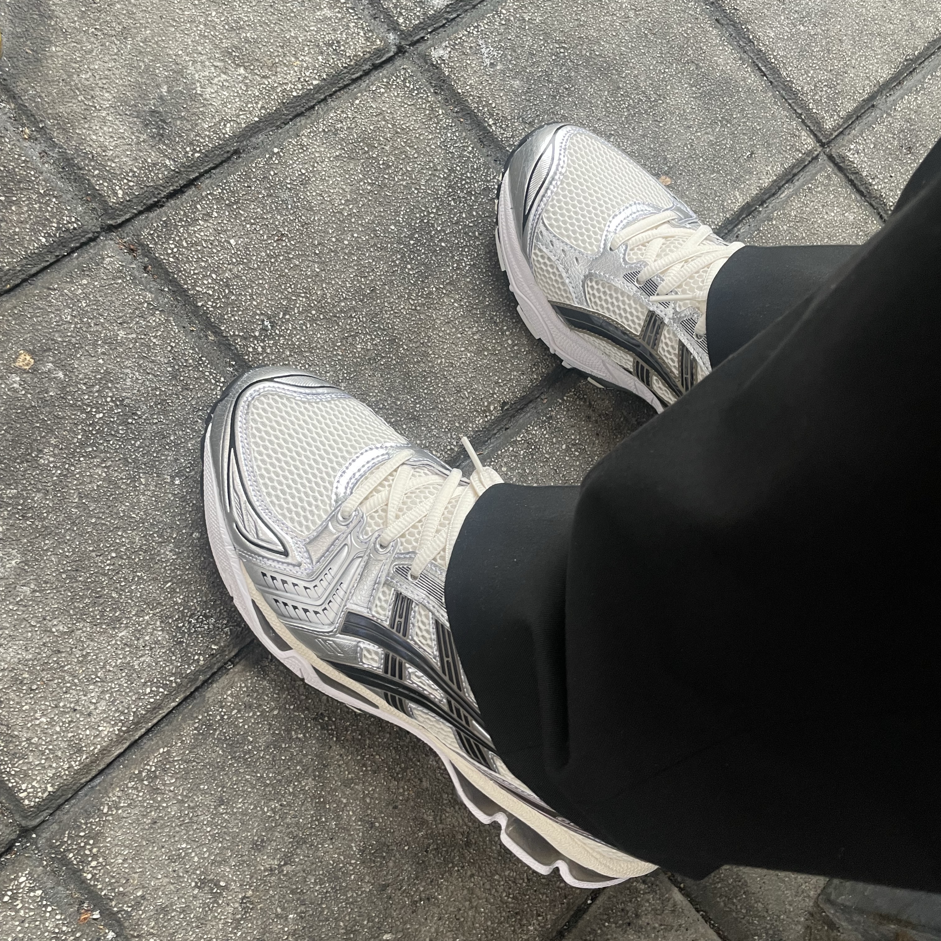 Asics Gel-Kayano 14 Cream Black 착용 스타일