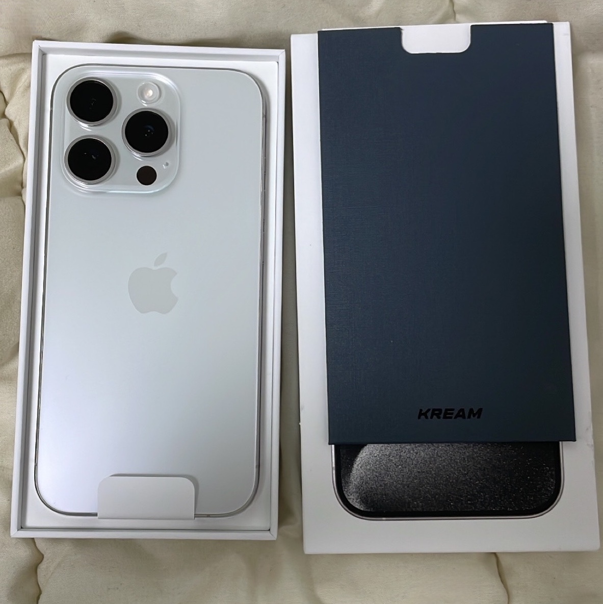 Apple iPhone 15 Pro 256GB White Titanium (Korean Ver.) 착용 스타일