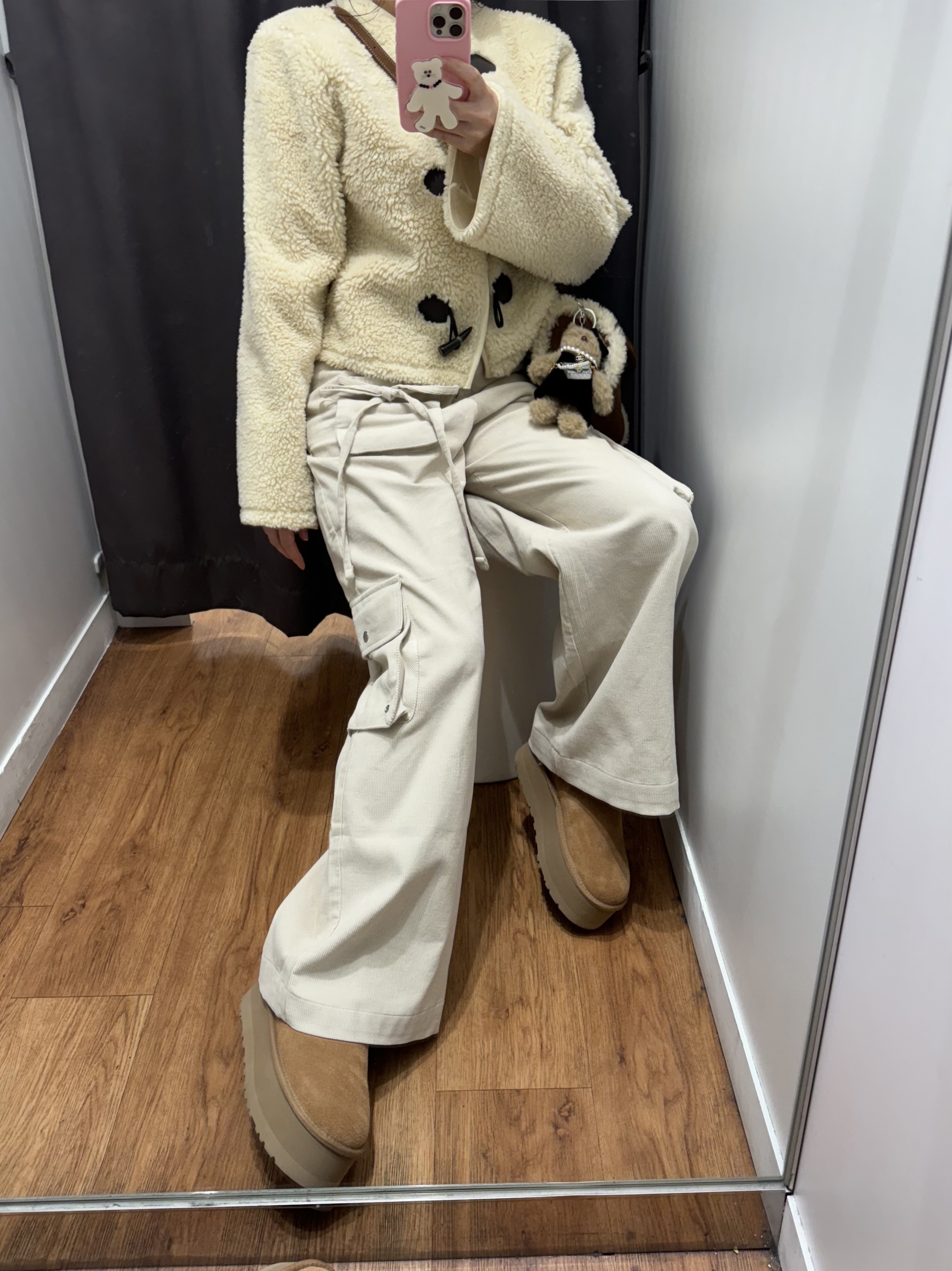 (W) UGG Classic Ultra Mini Platform Boots Chestnut 착용 스타일 - 2