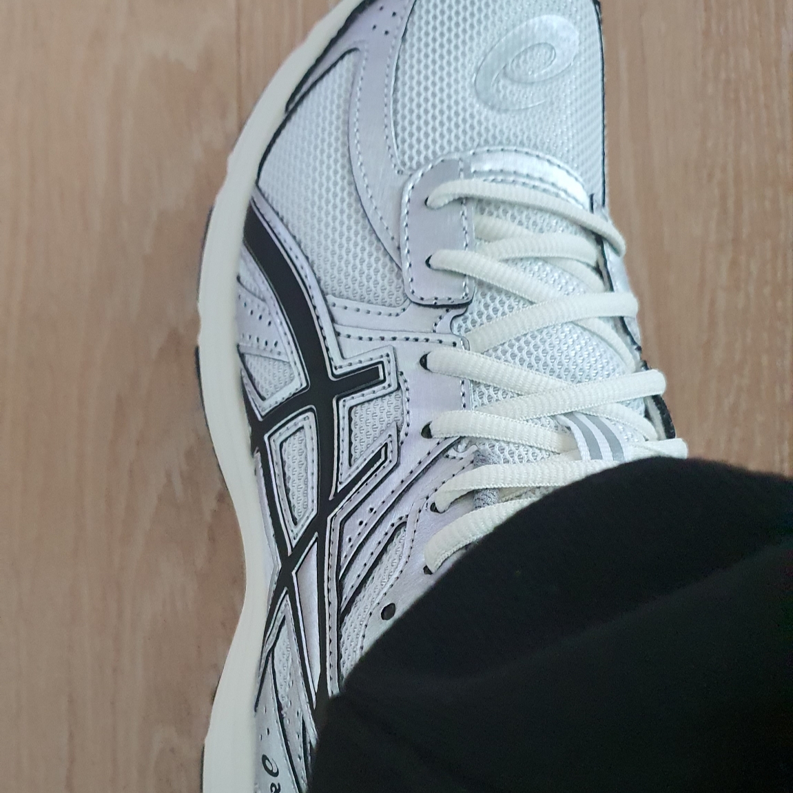 Asics Jog 100 S White Black - 2E Wide 착용 스타일