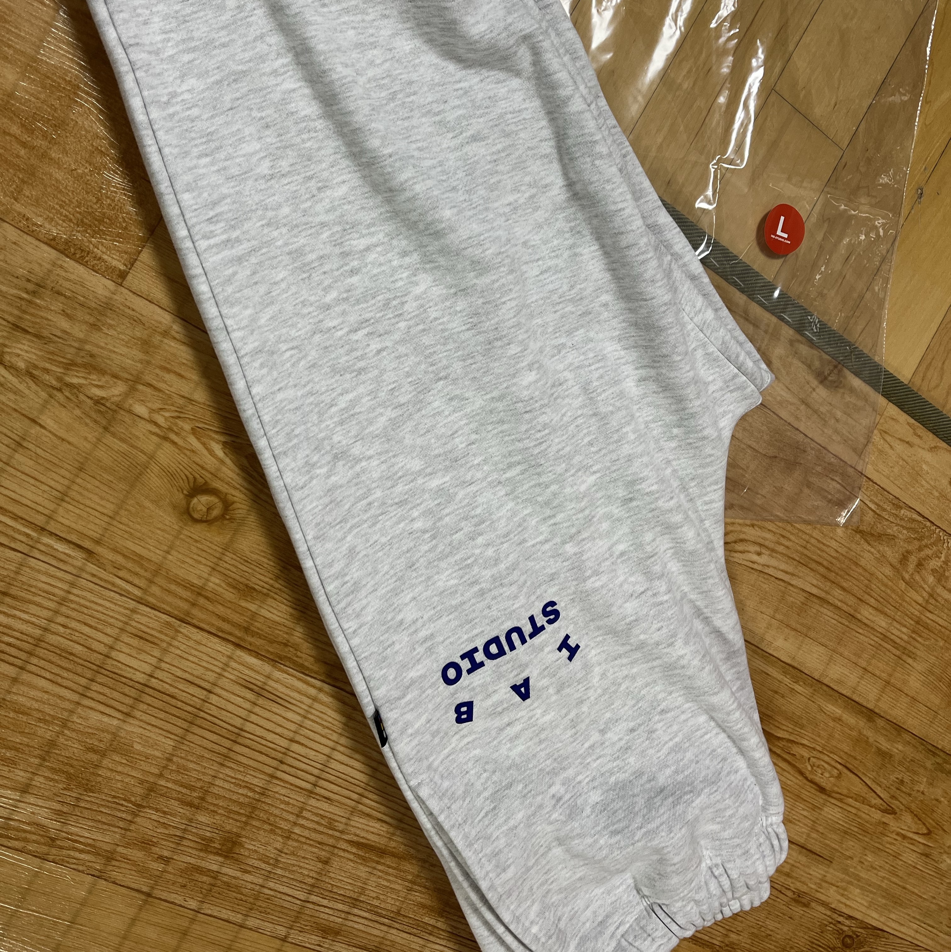 IAB Studio Sweatpants Light Gray 착용 스타일