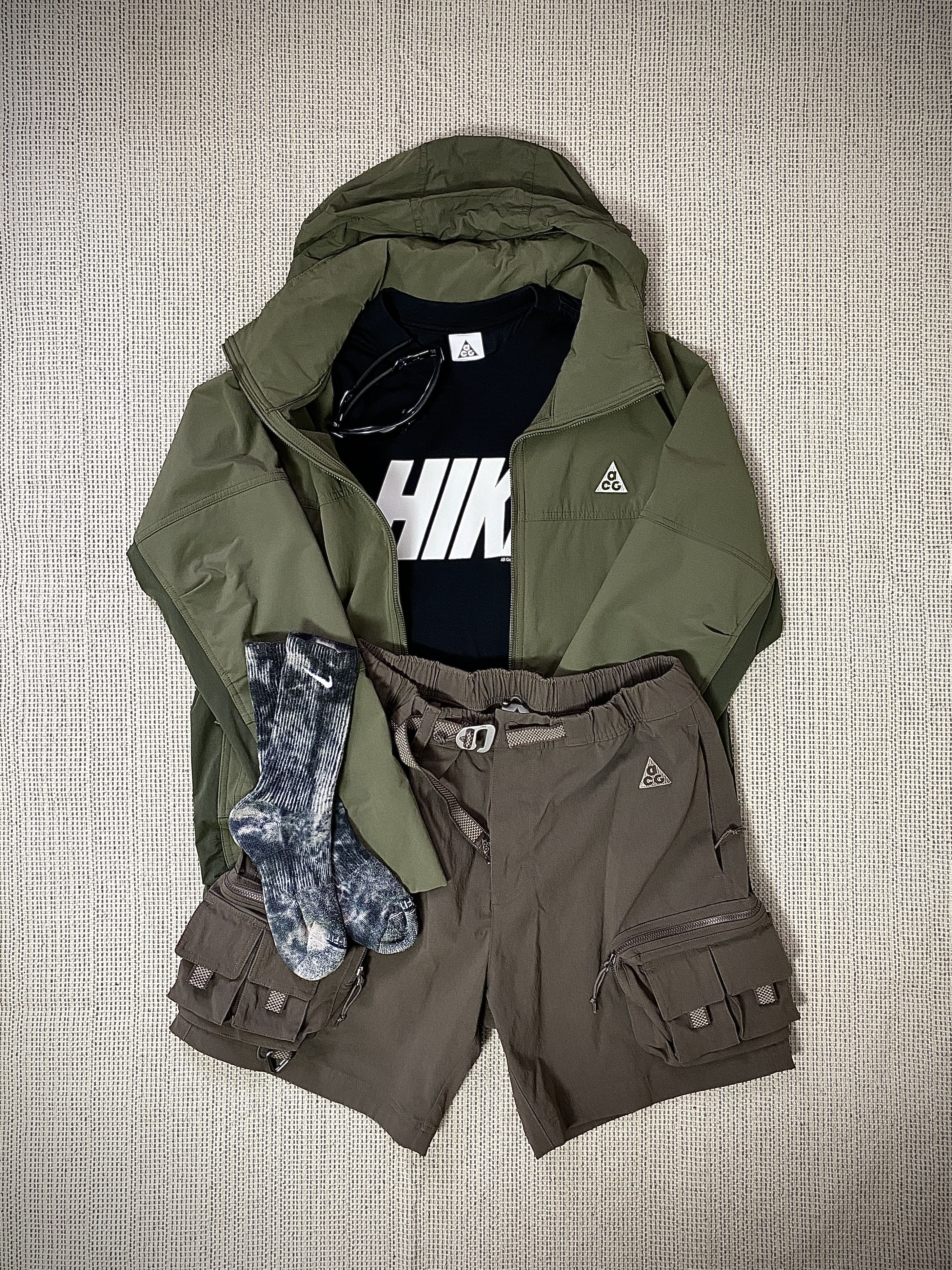 Nike ACG Sun Farer Jacket Medium Olive - Asia, Nike ACG Hike T-Shirt Black - US/EU 착용 스타일 - 5