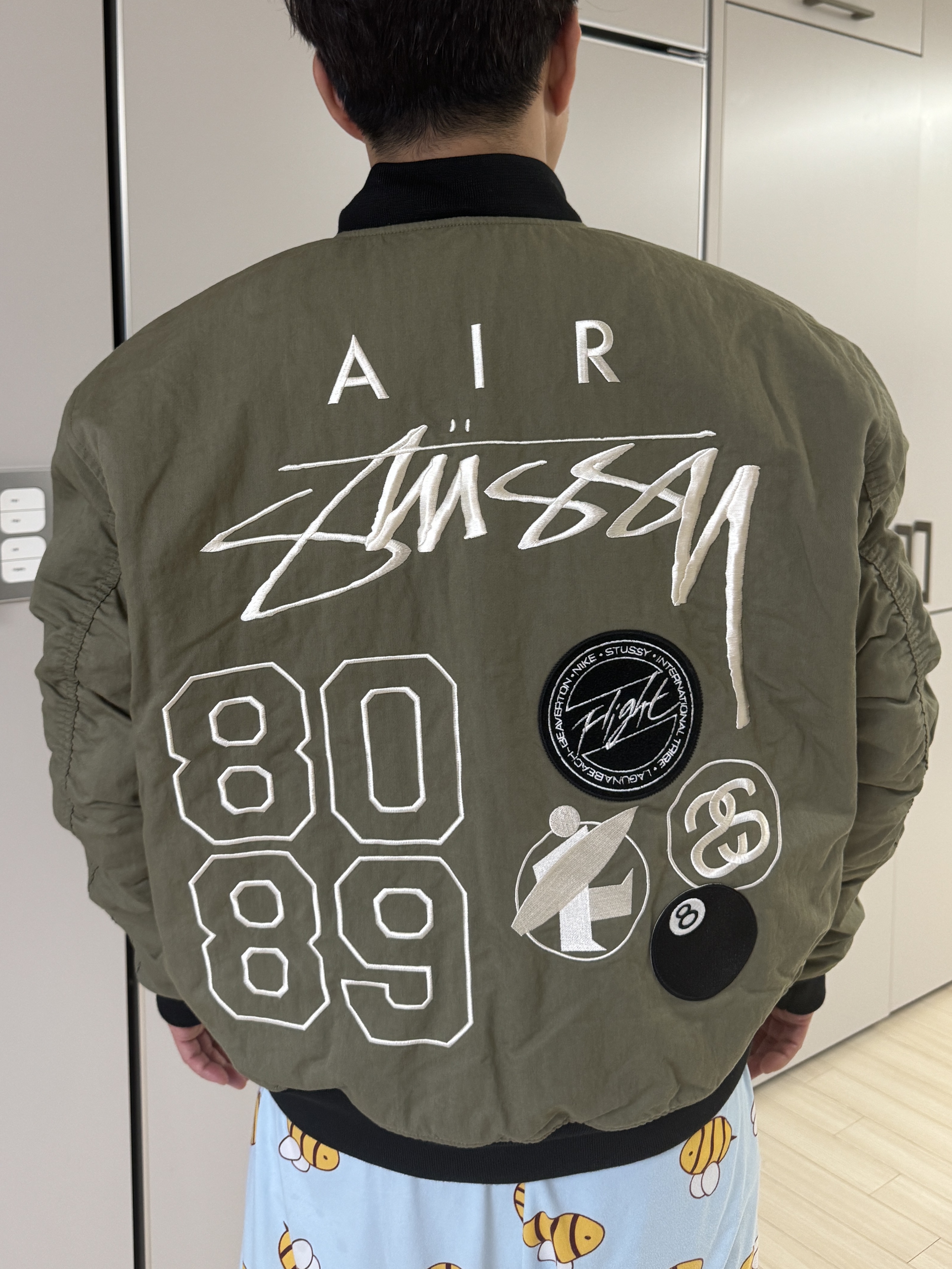Nike x Stussy Reversible Jacket Medium Olive (FJ9153-222) 착용 스타일 - 3