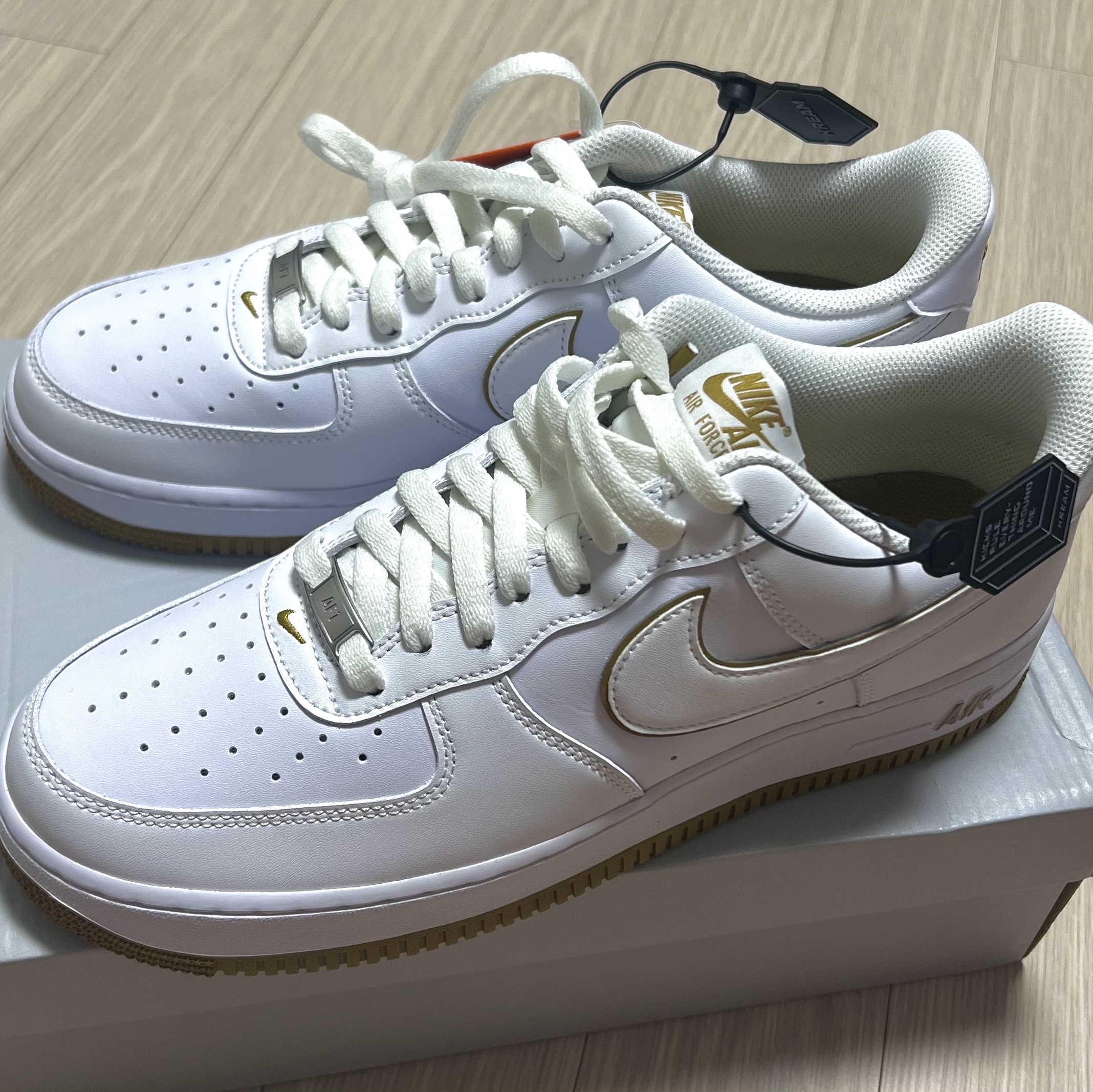 Nike Air Force 1 '07 White Bronzine 착용 스타일