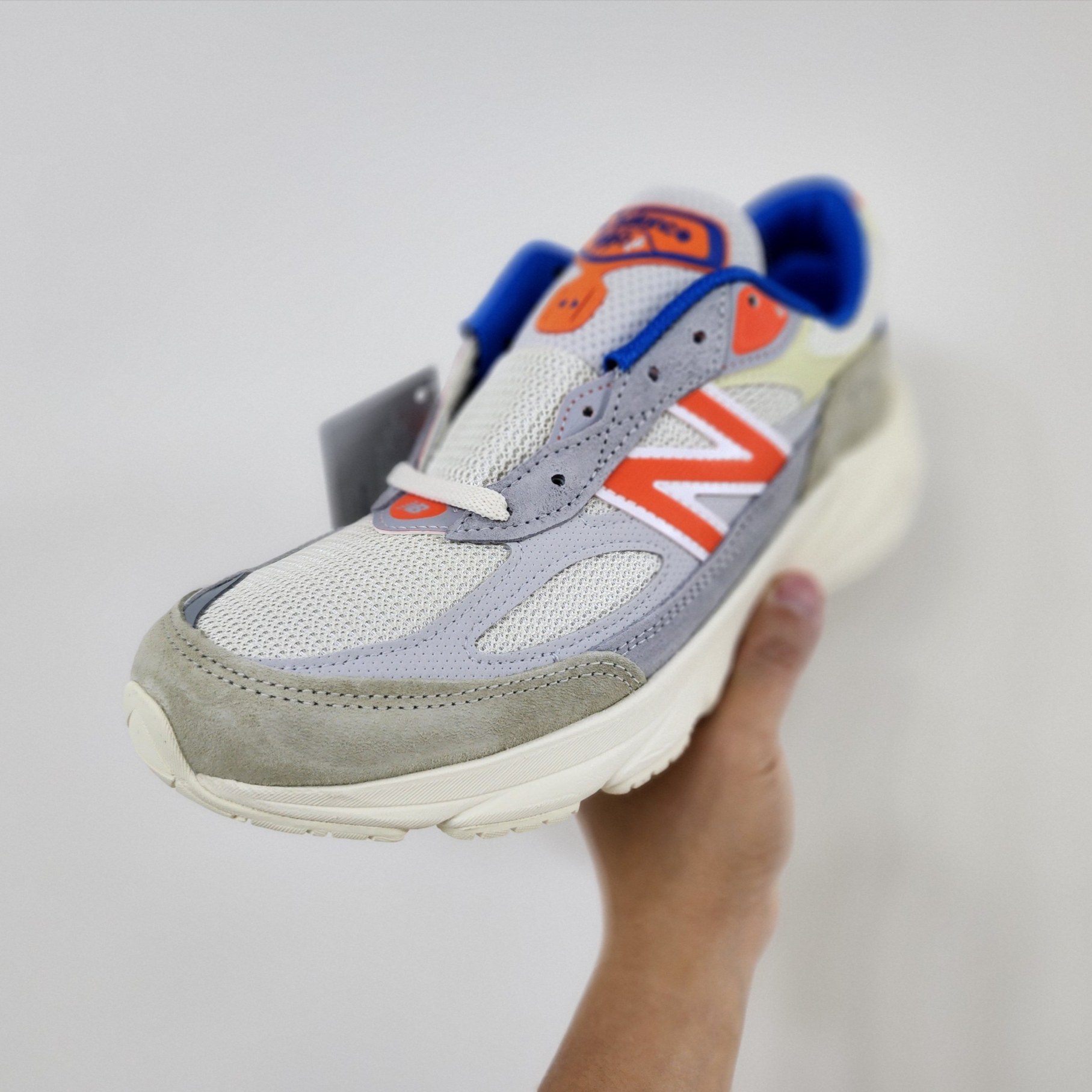 New Balance x Kith x Madison Square Garden 990v6 Made in USA Angora Royal Blue 착용 스타일 - 1