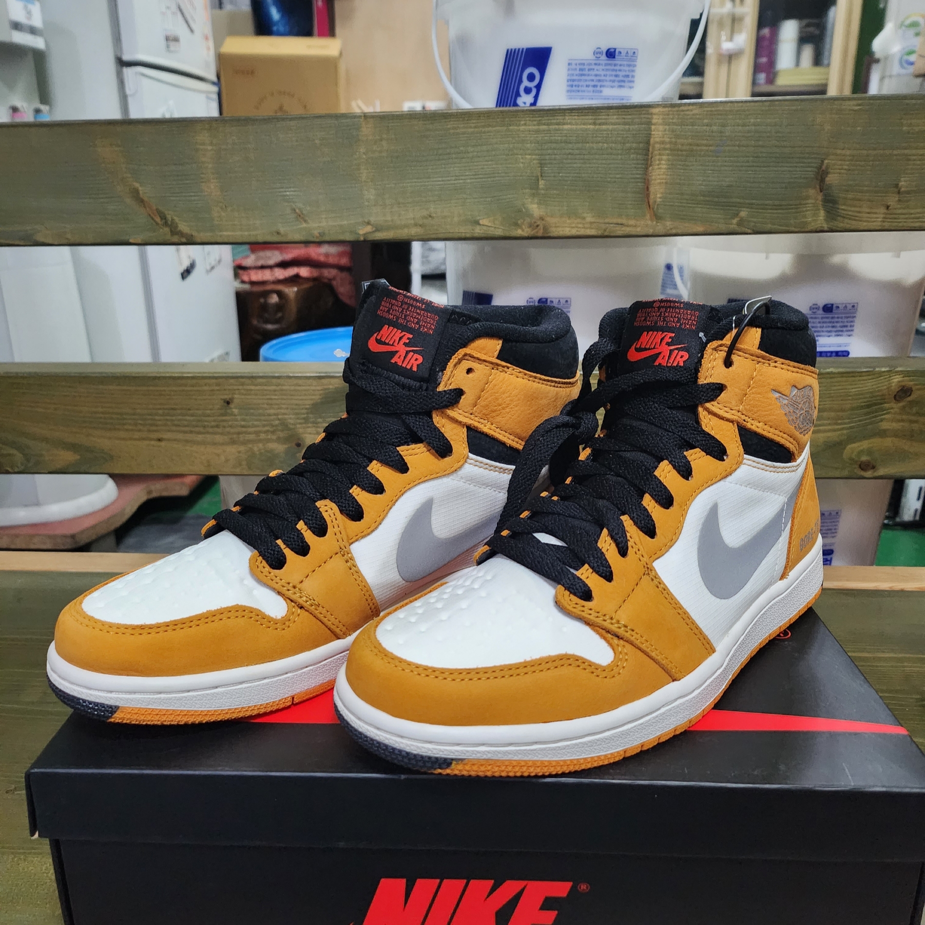 Jordan 1 Element Gore-Tex Light Curry 착용 스타일