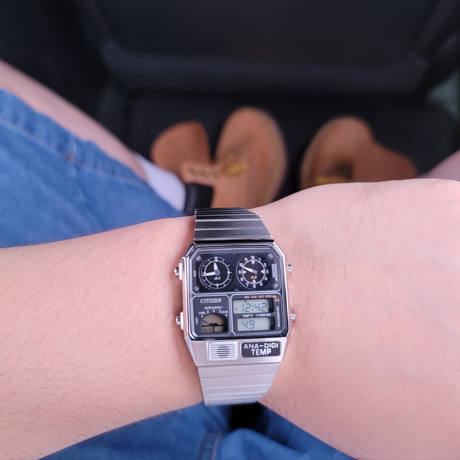 Citizen Chronograph Quartz 33mm Stainless Steel Silver 착용 스타일