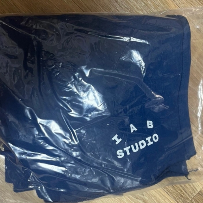 IAB Studio Heavy Sweatshorts Navy - 23FW 착용 스타일