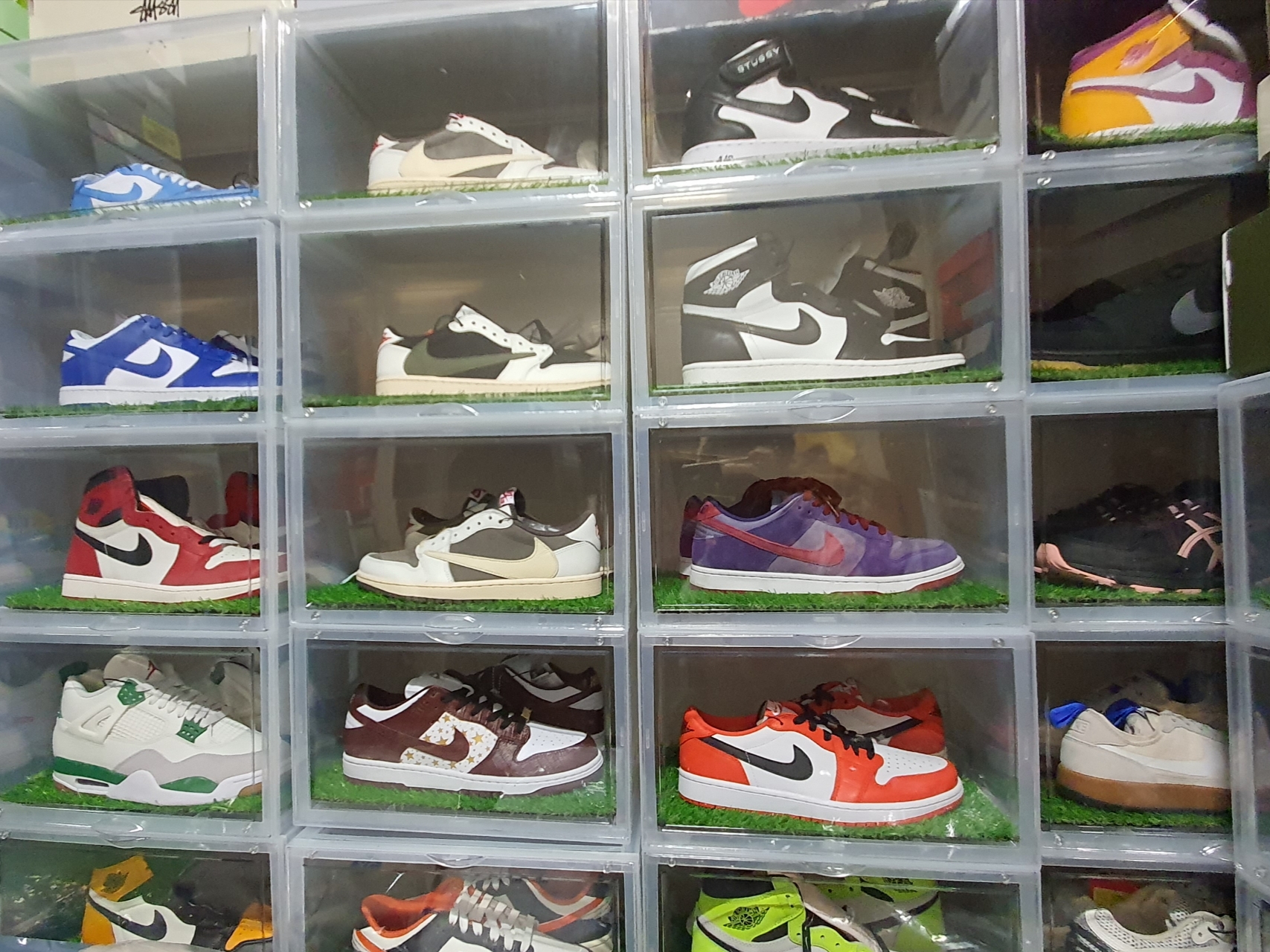 (W) Jordan 1 x Travis Scott Retro Low OG SP Medium Olive, Jordan 1 x Travis Scott Retro Low OG SP Sail and Ridgerock 착용 스타일