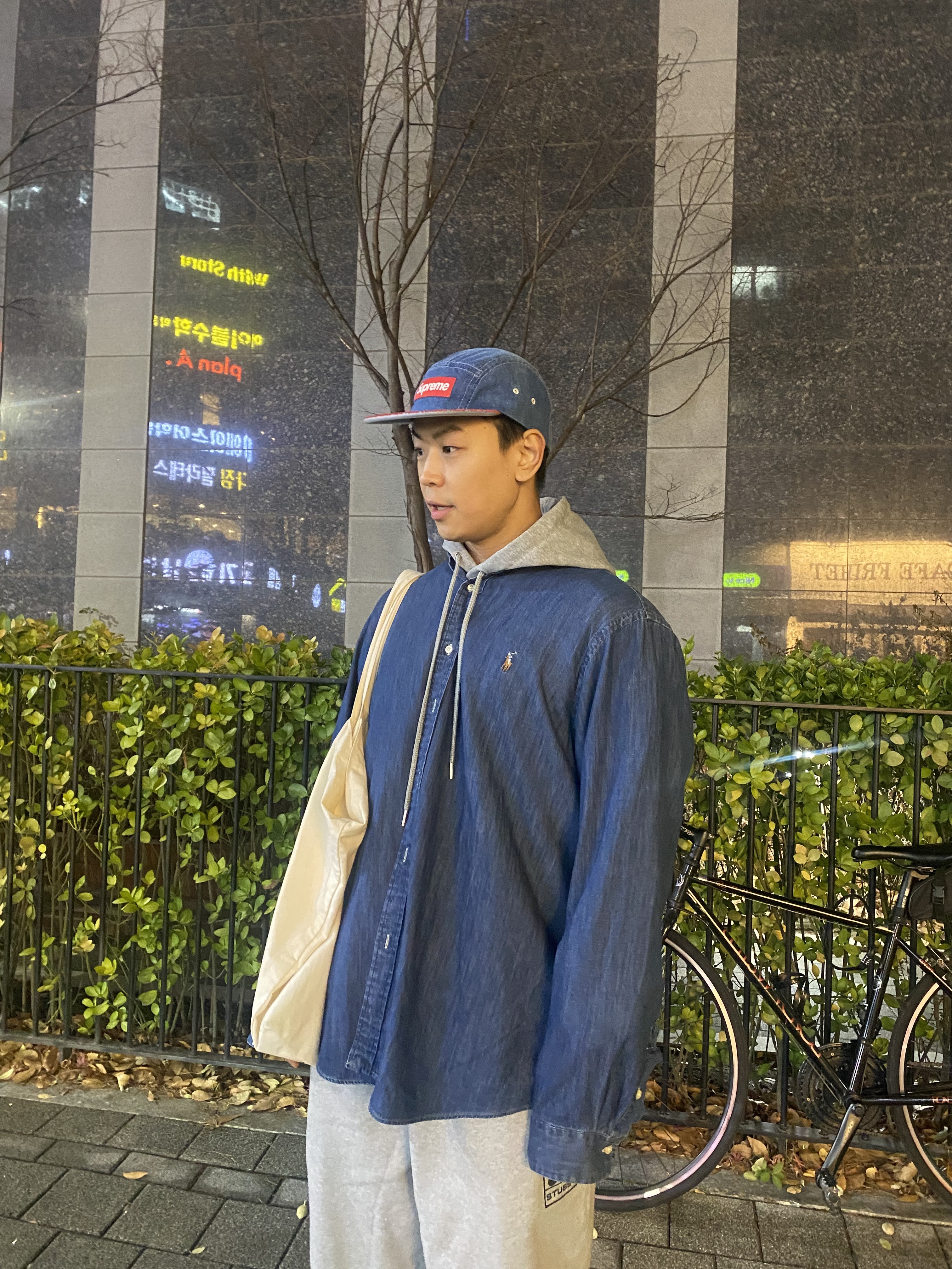 Nike x Stussy NRG Fleece Pants Dark Grey Heather (DO9340-063), Crocs Classic Lined Neo Puff Boot Bone 착용 스타일 - 3