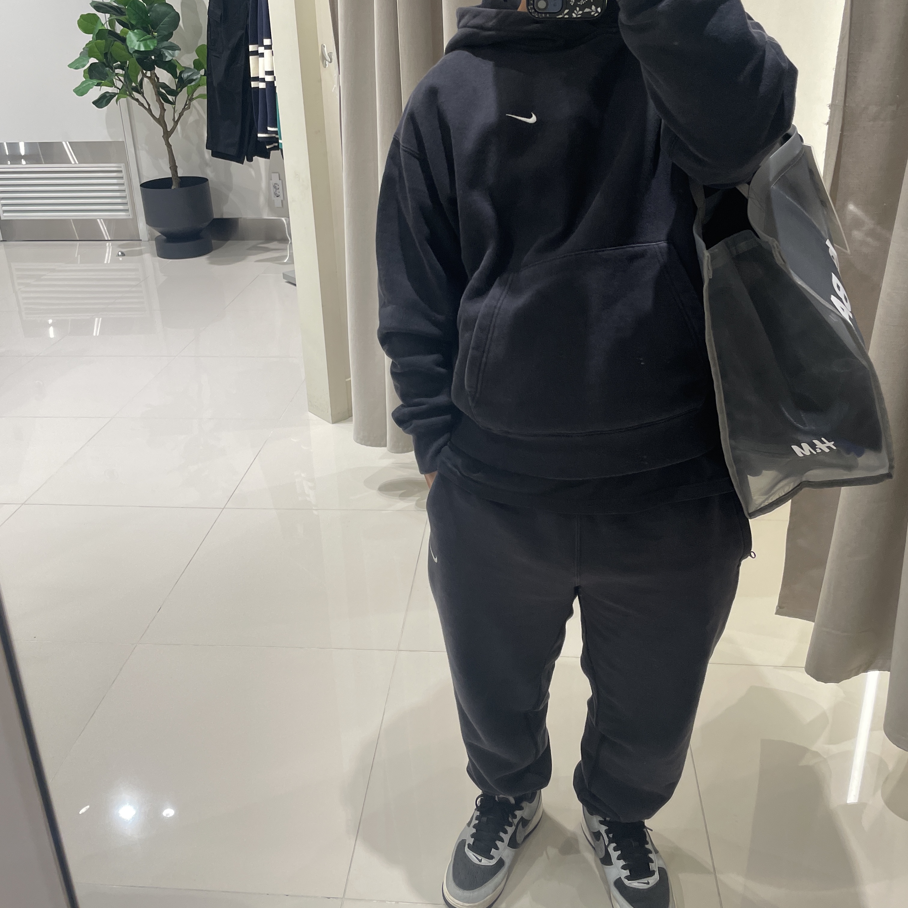 Nike NRG Solo Swoosh Fleece Hoodie Black White - Asia, (W) Nike NRG Solo Swoosh Fleece Pants Black White - Asia 착용 스타일