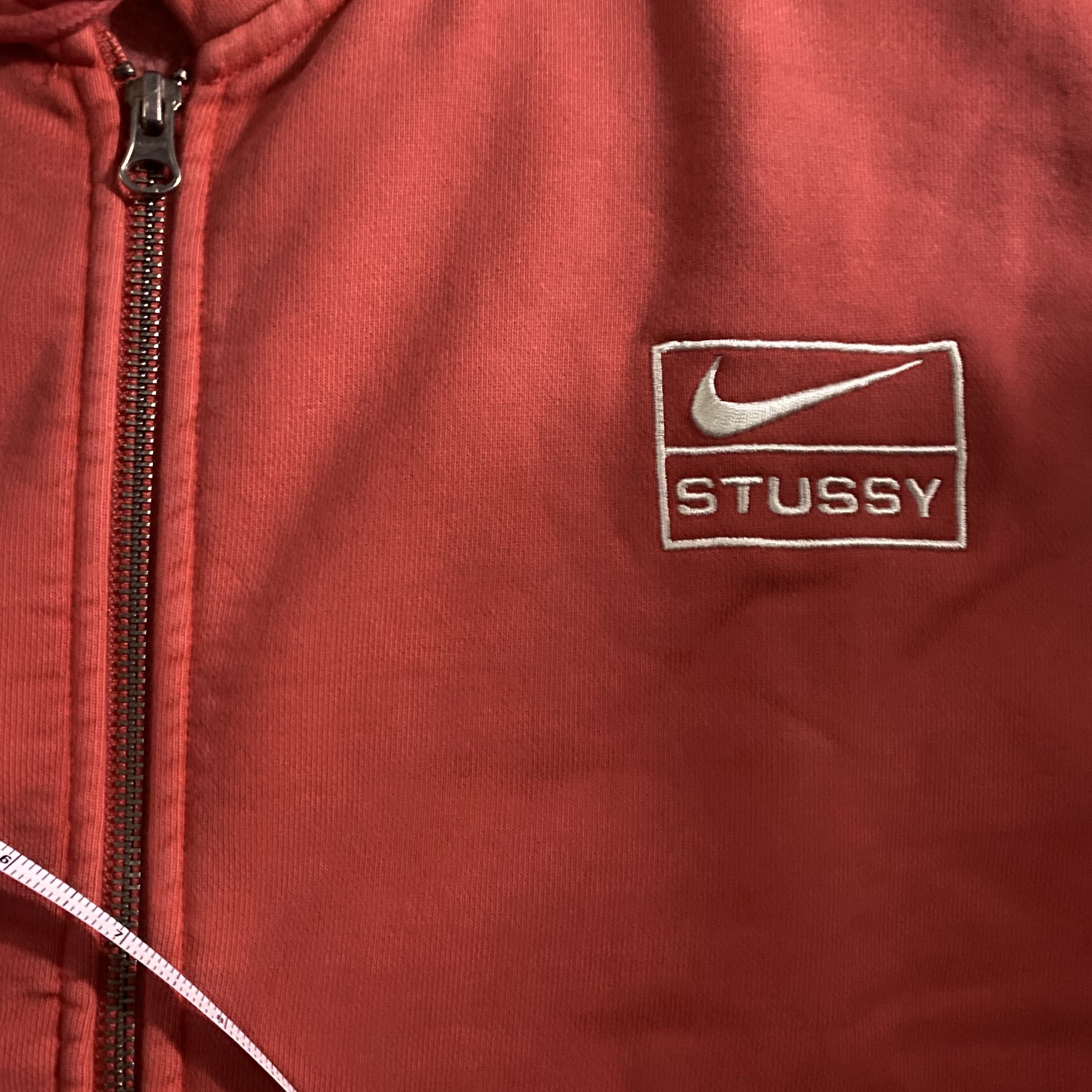 Nike x Stussy Full Zip Pigment Dyed Fleece Hoodie Habanero Red (FJ9161-642) 착용 스타일 - 1