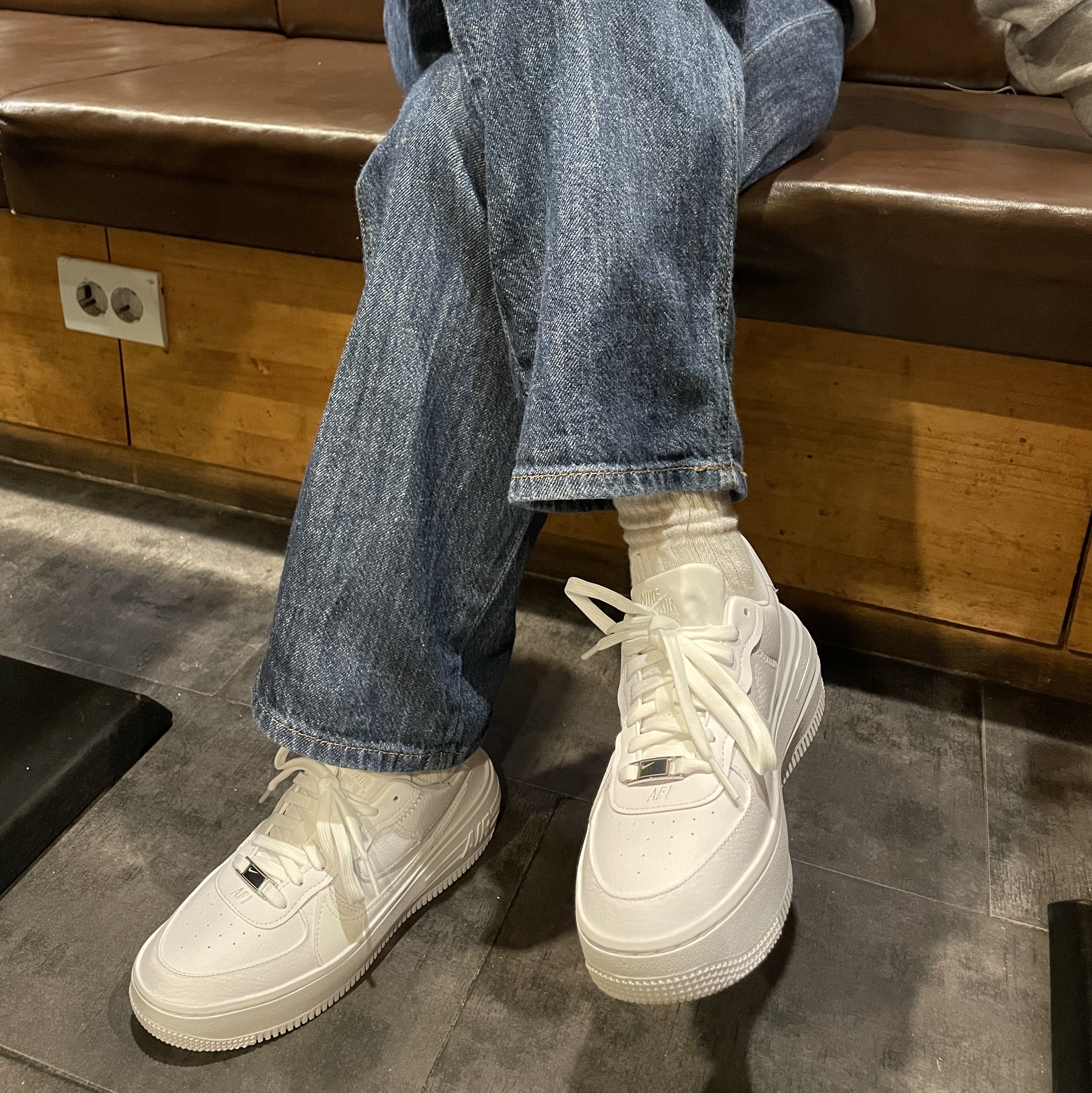 (W) Nike Air Force 1 PLT.AF.ORM Triple White 착용 스타일 - 2