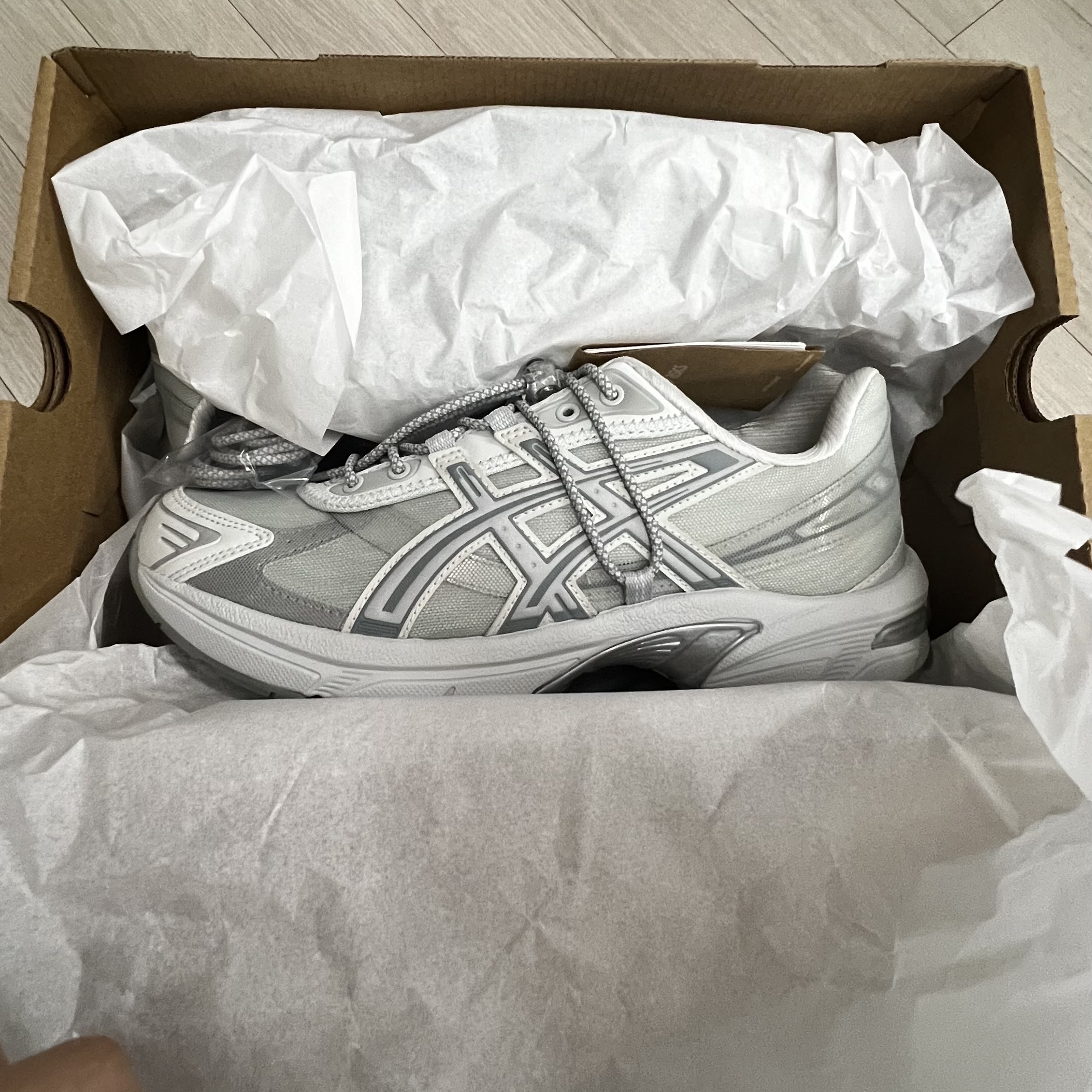 Asics x Atmos x Ojos Gel-1130 RE Glacier Grey Pure Silver 착용 스타일 - 1
