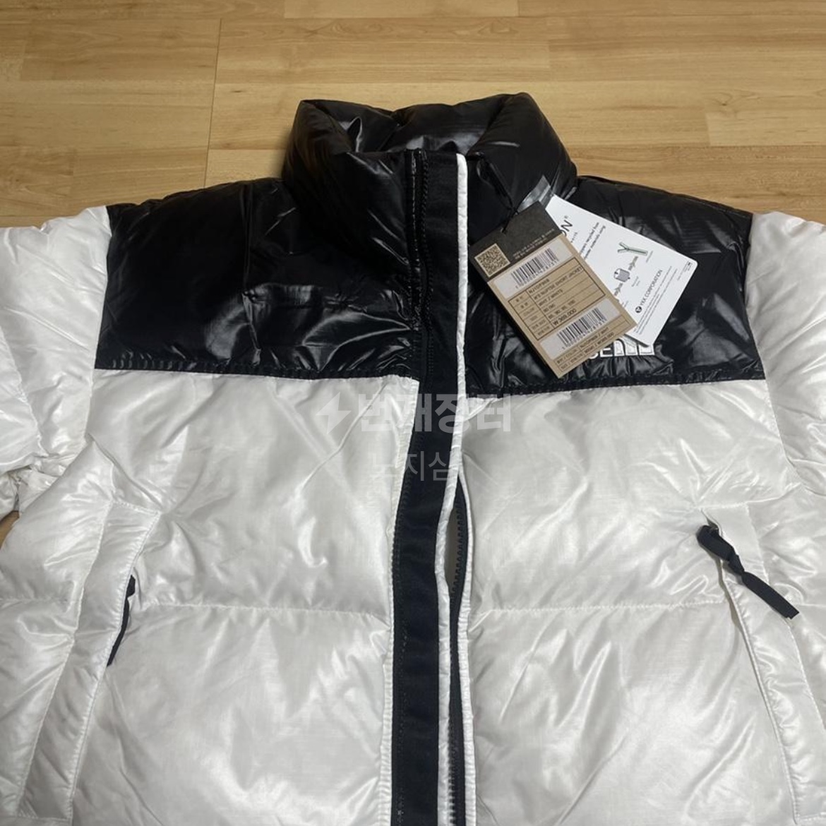 (W) The North Face White Label Nuptse Short Jacket White 착용 스타일