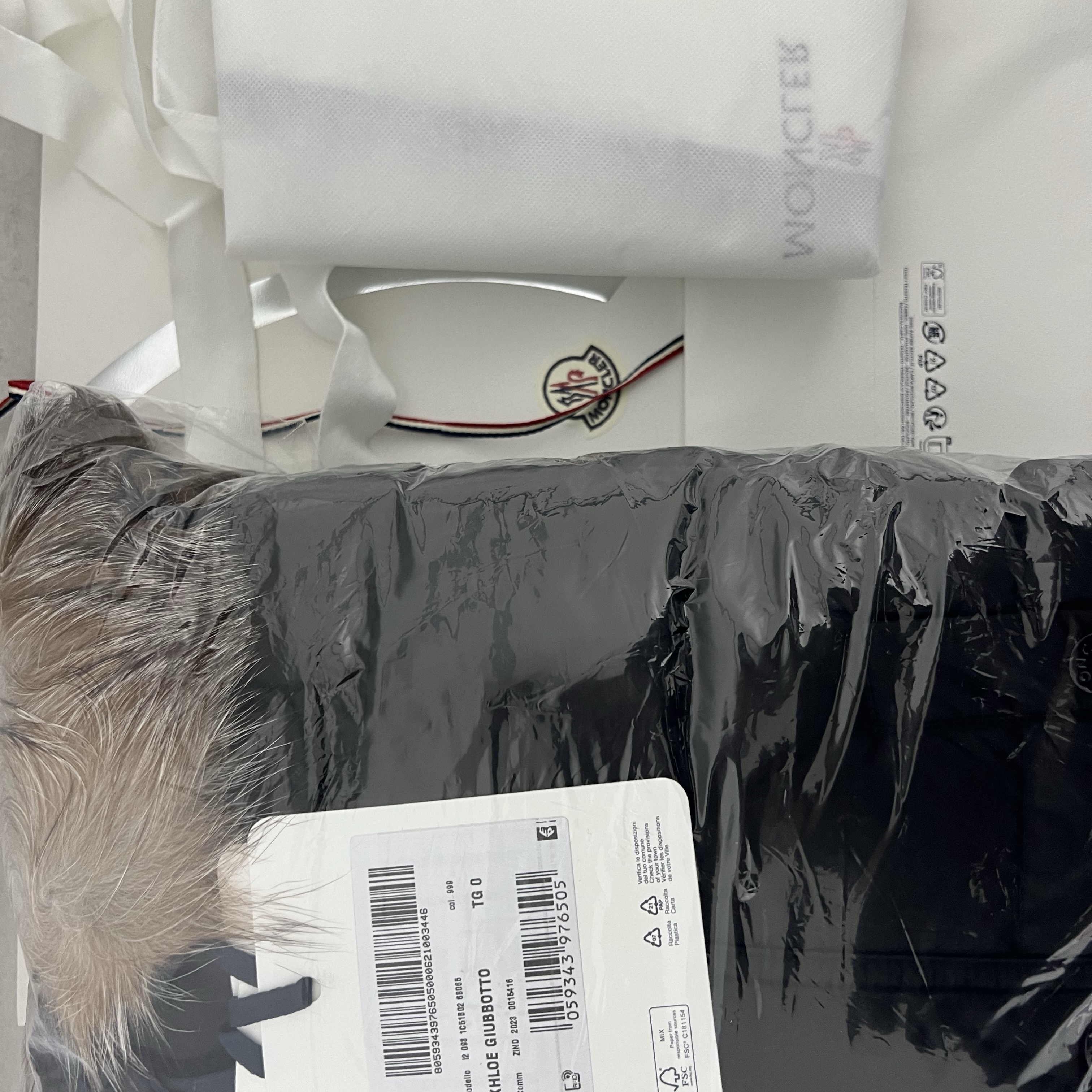 (W) Moncler Khloe Long Down Jacket Black - 23FW 착용 스타일