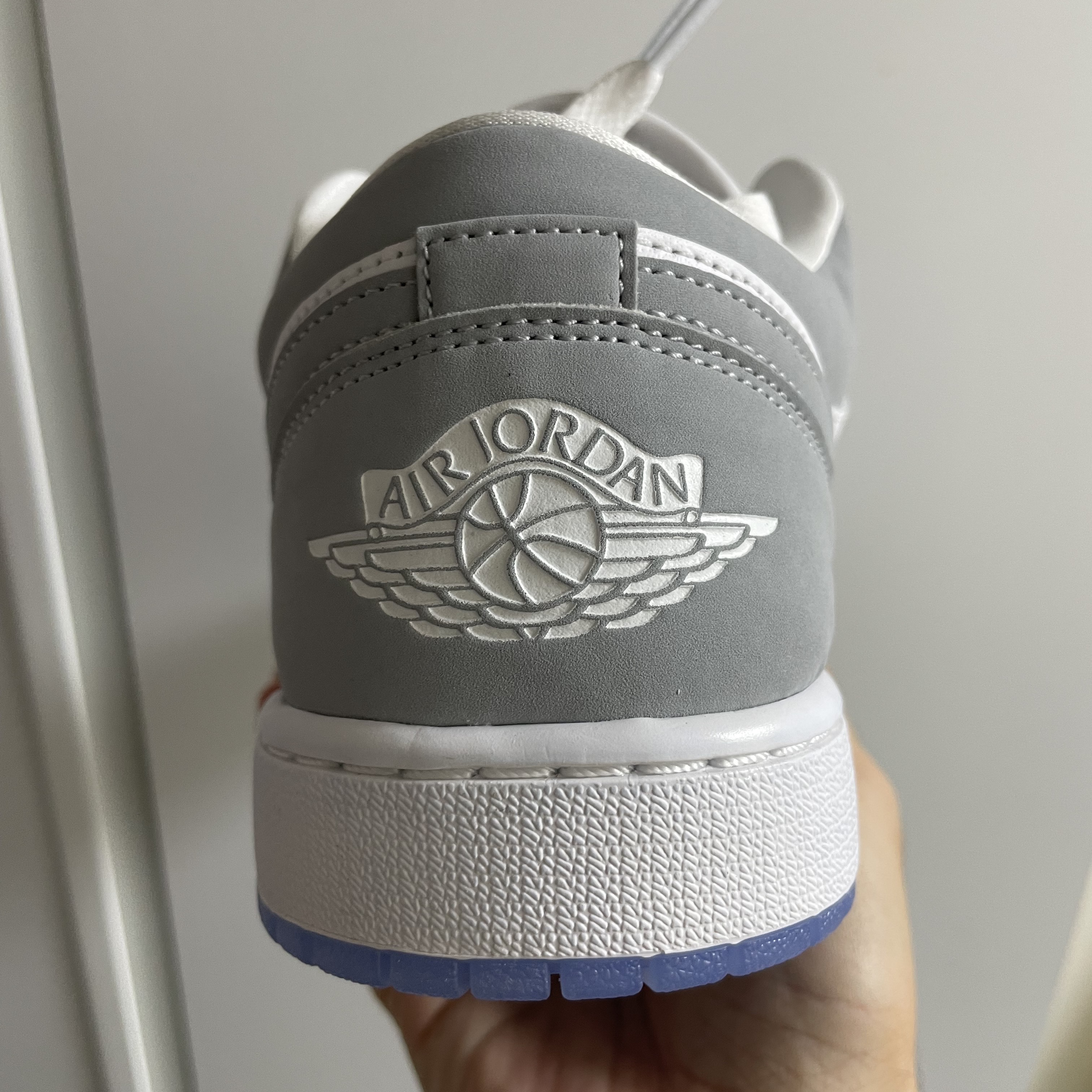 (W) Jordan 1 Low White Wolf Grey 착용 스타일 - 3