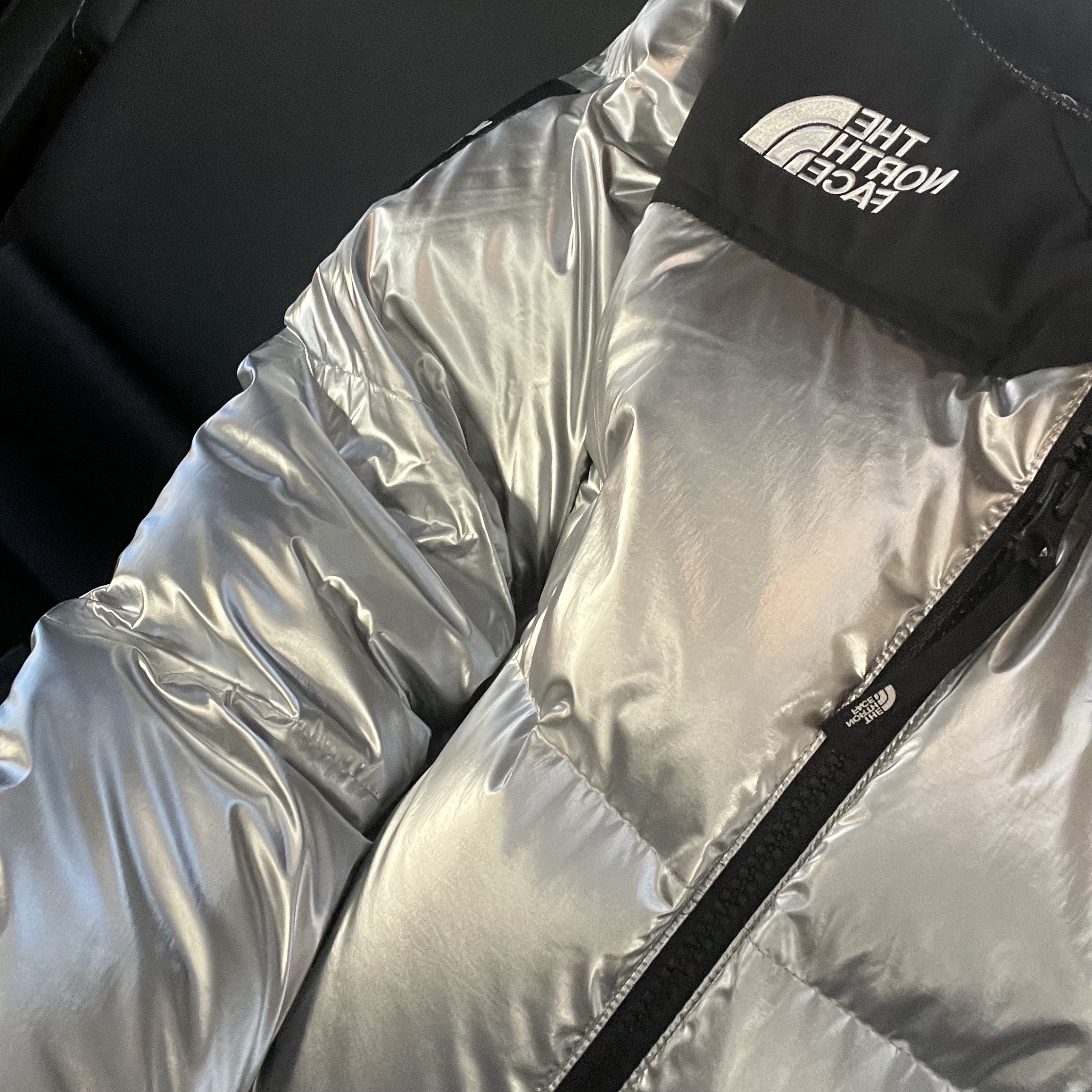 (W) The North Face White Label Novelty Nuptse Down Jacket SE Silver 착용 스타일