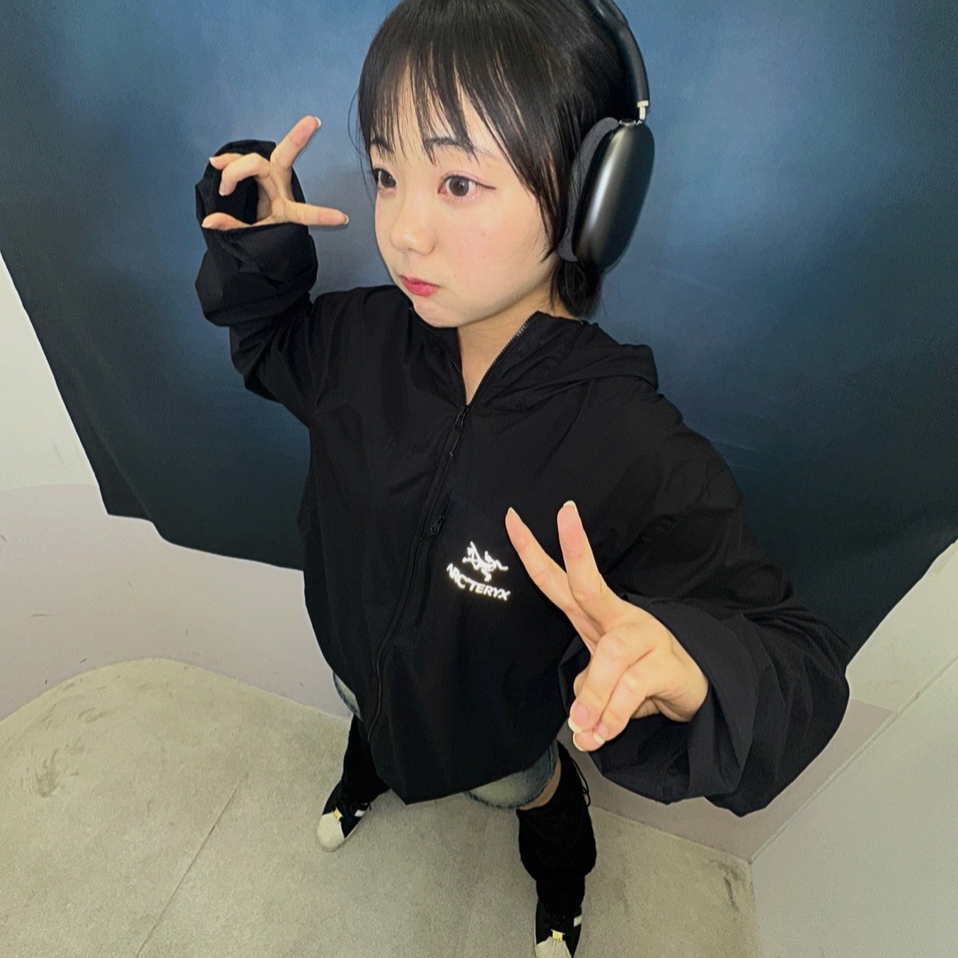 Apple AirPods Max Lightning Space Gray (Korean Ver.), Adidas x BAPE Superstar 80s Core Black Off White 착용 스타일