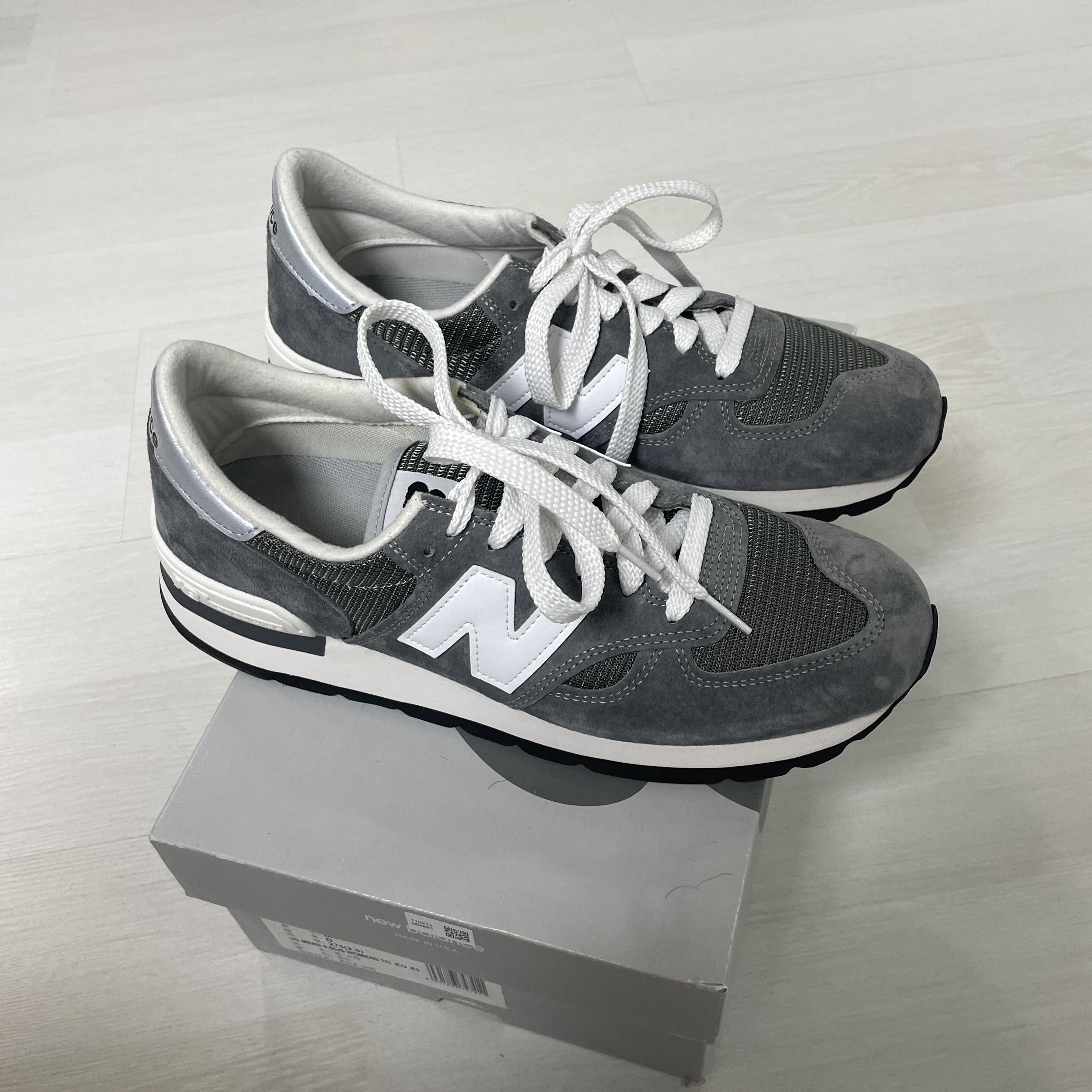 New Balance 990v1 Made in USA Grey White 착용 스타일