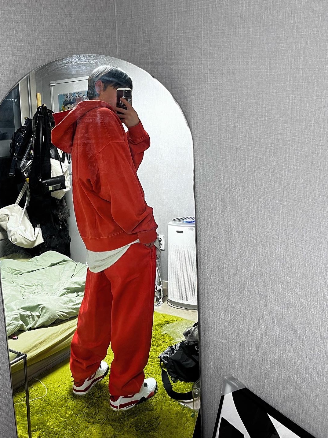 Nike x Stussy Full Zip Pigment Dyed Fleece Hoodie Habanero Red (FJ9161-642), Nike x Stussy Pigment Dyed Fleece Pants Habanero Red (FJ9157-642) 착용 스타일 - 3