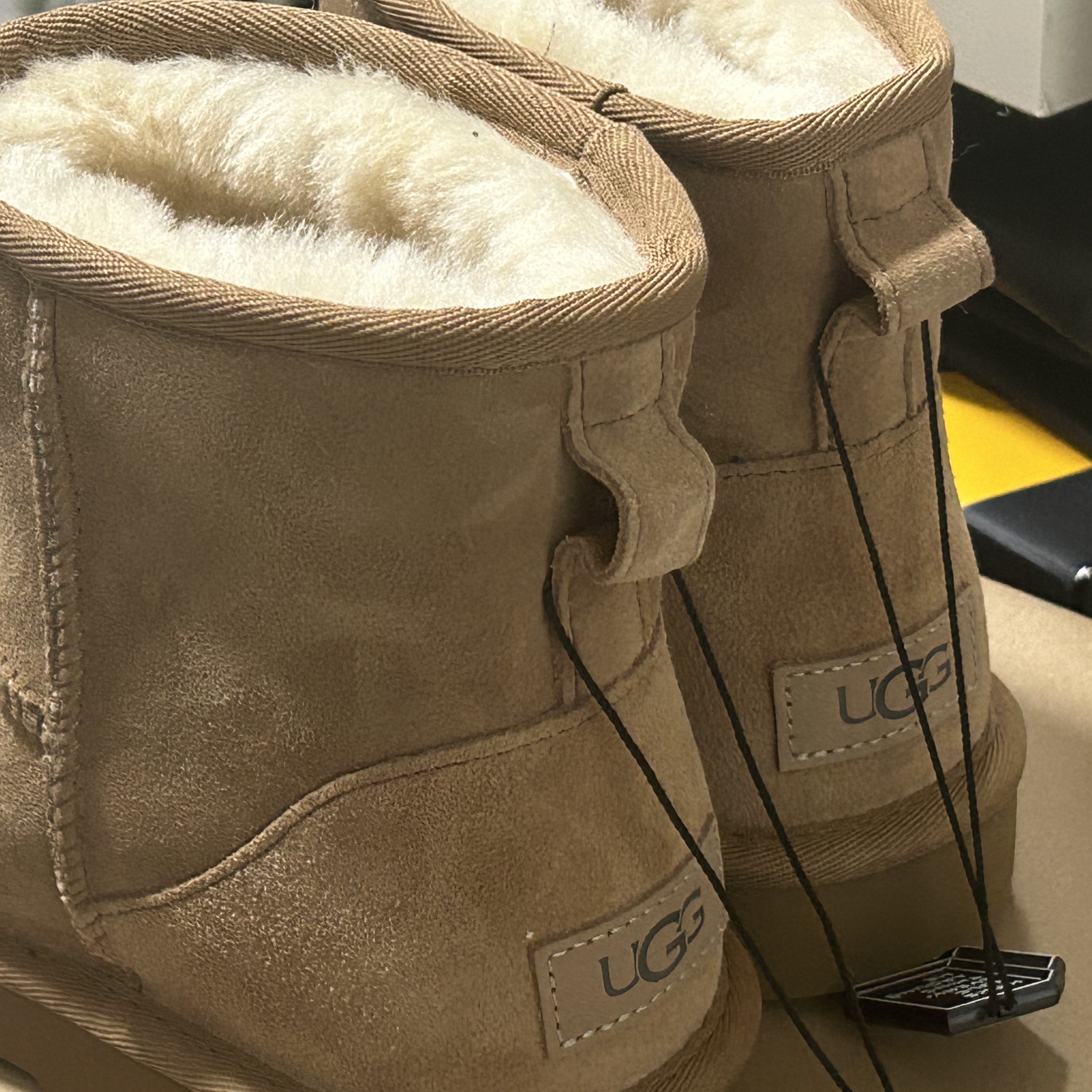 (W) UGG Classic Mini II Boots Chestnut 착용 스타일 - 2