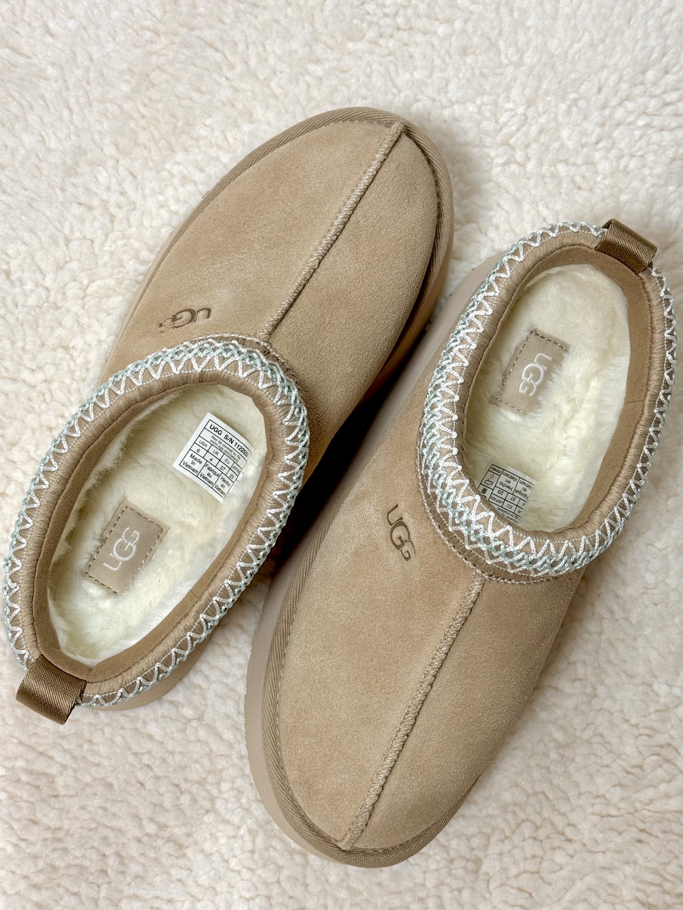 (W) UGG Tazz Slipper Sand, (W) UGG Tazz Slipper Chestnut 착용 스타일 - 6