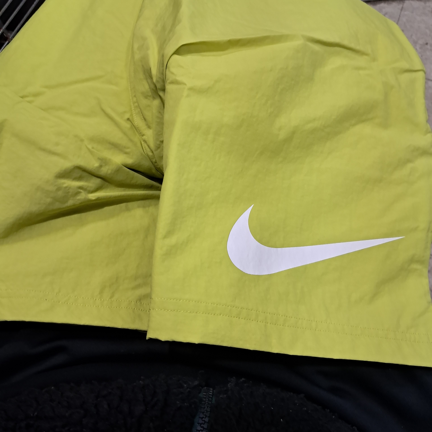 Nike x Stussy Shorts High Voltage (FJ9167-344) 착용 스타일 - 2