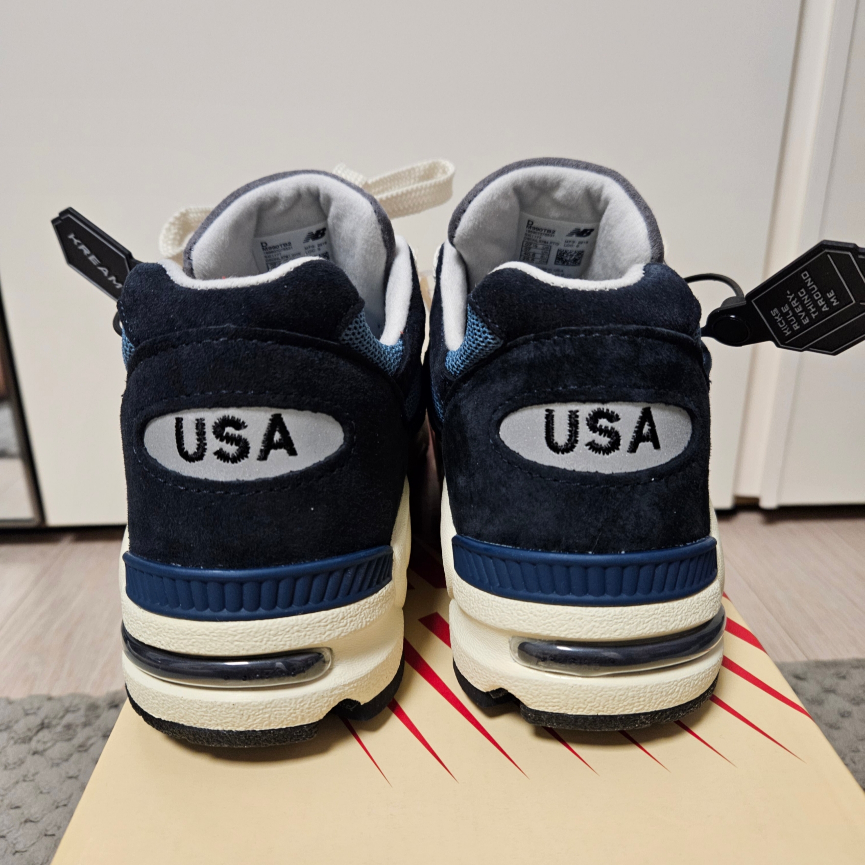 New Balance 990v2 Made in USA Navy Castlerock 착용 스타일 - 3