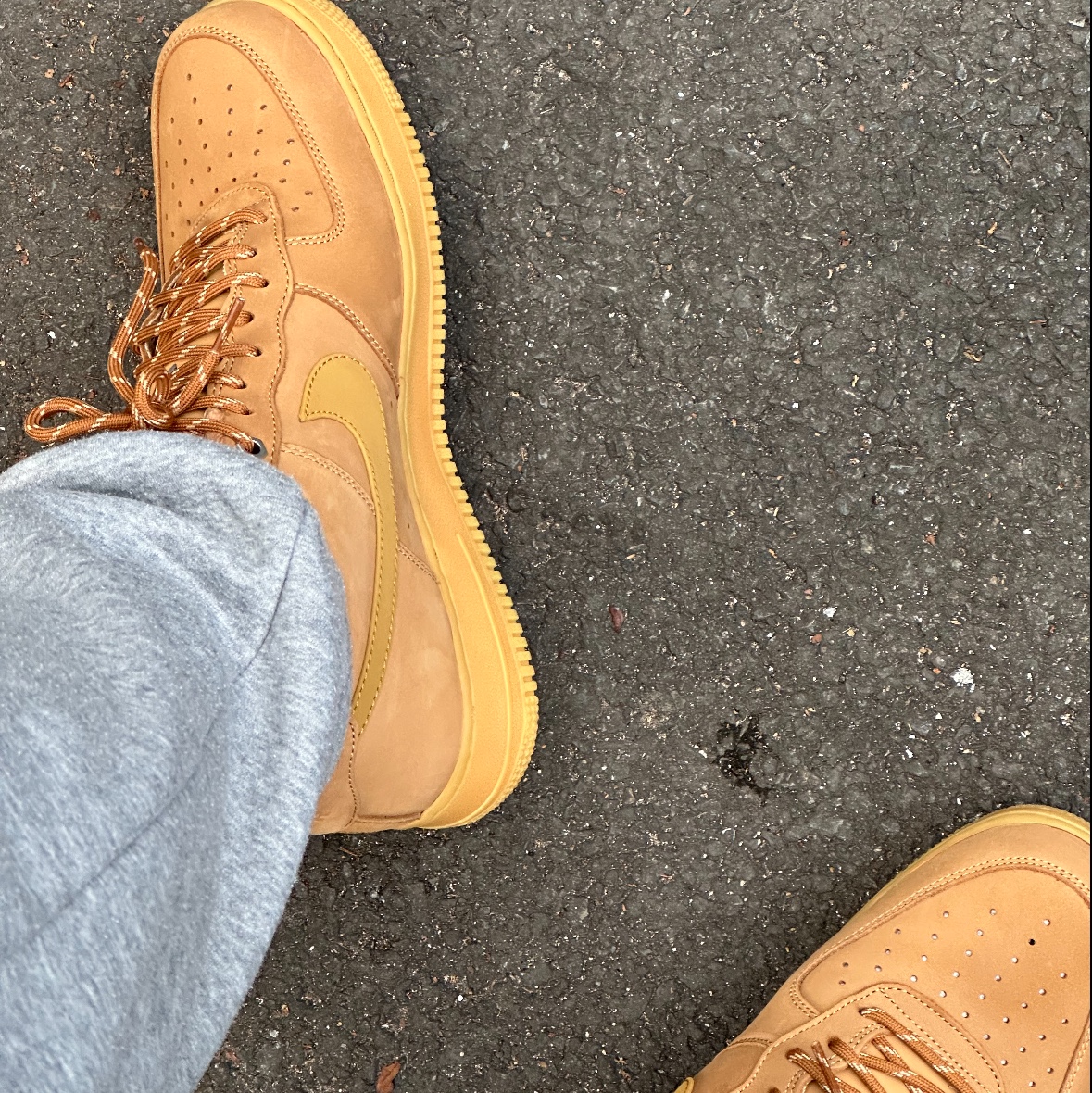 Nike Air Force 1 '07 WB Flax 착용 스타일