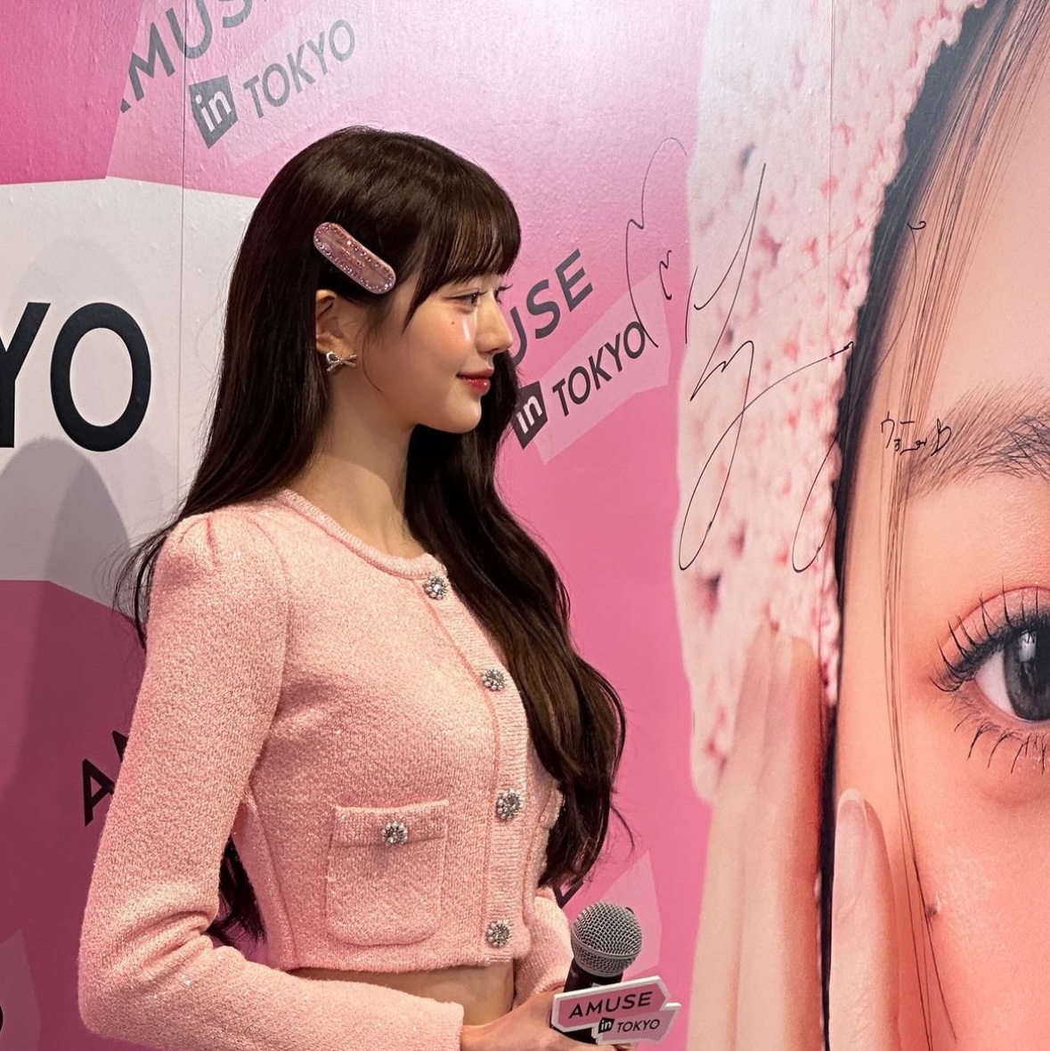 (W) Prada Plex Hair Clip Petal Pink 착용 스타일 - 1